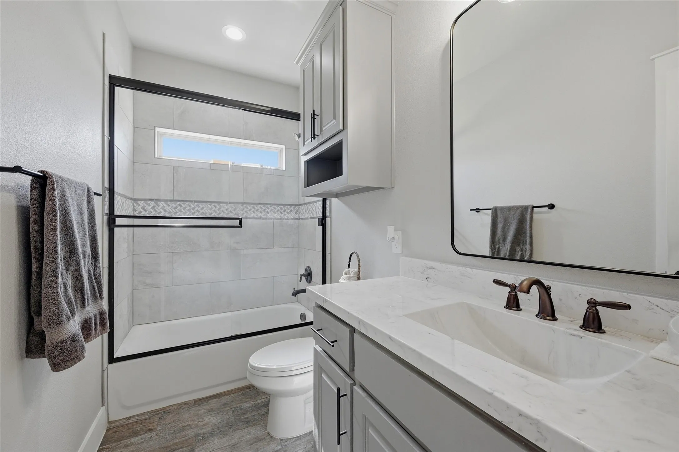 Single Family Residence For Sale in Fannin County , 884 Cheyenne Trail, Trenton, Texas 75490, 3 Bedroom, 2 Bathroom, 2 Garage spaces, 2,068 Sqft, built in 2022, mls#21328620, Real Estate Agent in Trenton, Homes For Sale in Fannin county, Homes For Sale in Trenton, Realtor in Trenton Texas, Real Estate Brokerage Independent Realty Texas, Luminita Cordes Realtor