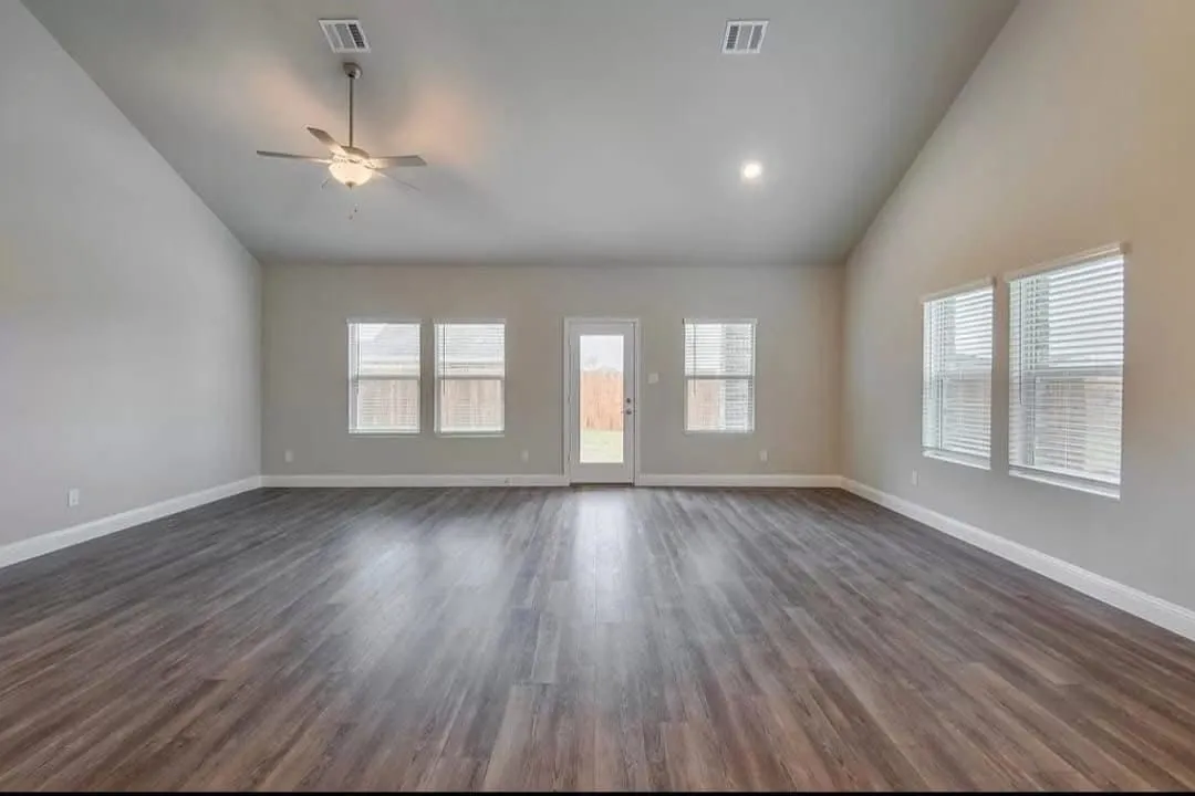 Single Family Residence For Rent in Collin County , 404 Dempsey Drive, Princeton, Texas 75071, 5 Bedrooms, 3 Bathrooms, 2 Garage spaces, 3,015 Sqft, built in 2023, Price $3,800, mls#21318982, Real Estate Agent in Princeton, Homes For Rent in Collin county, Homes For Rent in Princeton, Realtor in Princeton Texas, Real Estate Brokerage Independent Realty Texas, Luminita Cordes Realtor