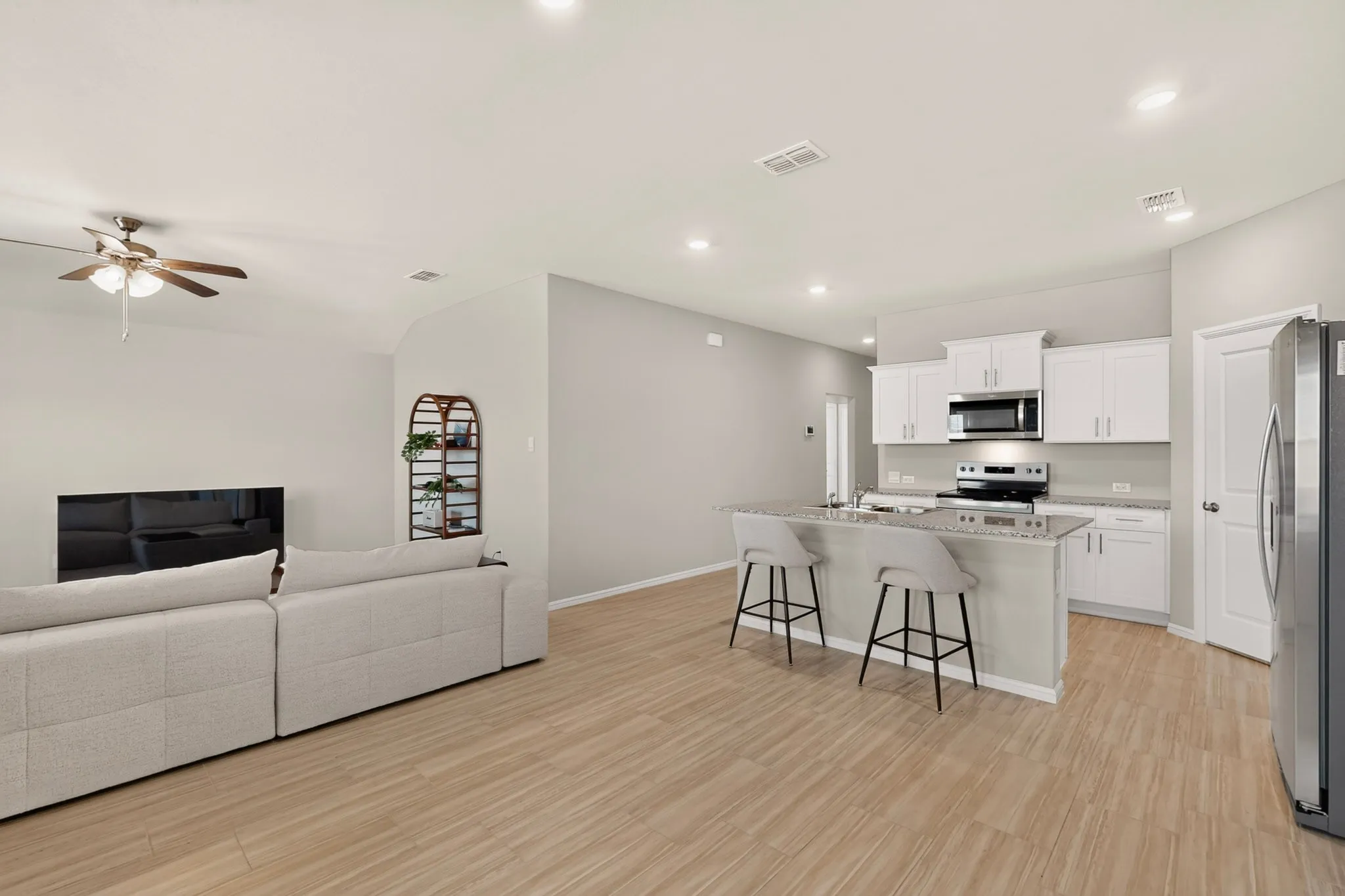 Single Family Residence For Rent in Tarrant County , 332 Pecos Drive, Azle, Texas 76020, 3 Bedroom, 2 Bathroom, 2 Garage spaces, 1,580 Sqft, built in 2025, mls#21328638, Real Estate Agent in Azle, Homes For Rent in Tarrant county, Homes For Rent in Azle, Realtor in Azle Texas, Real Estate Brokerage Independent Realty Texas, Luminita Cordes Realtor