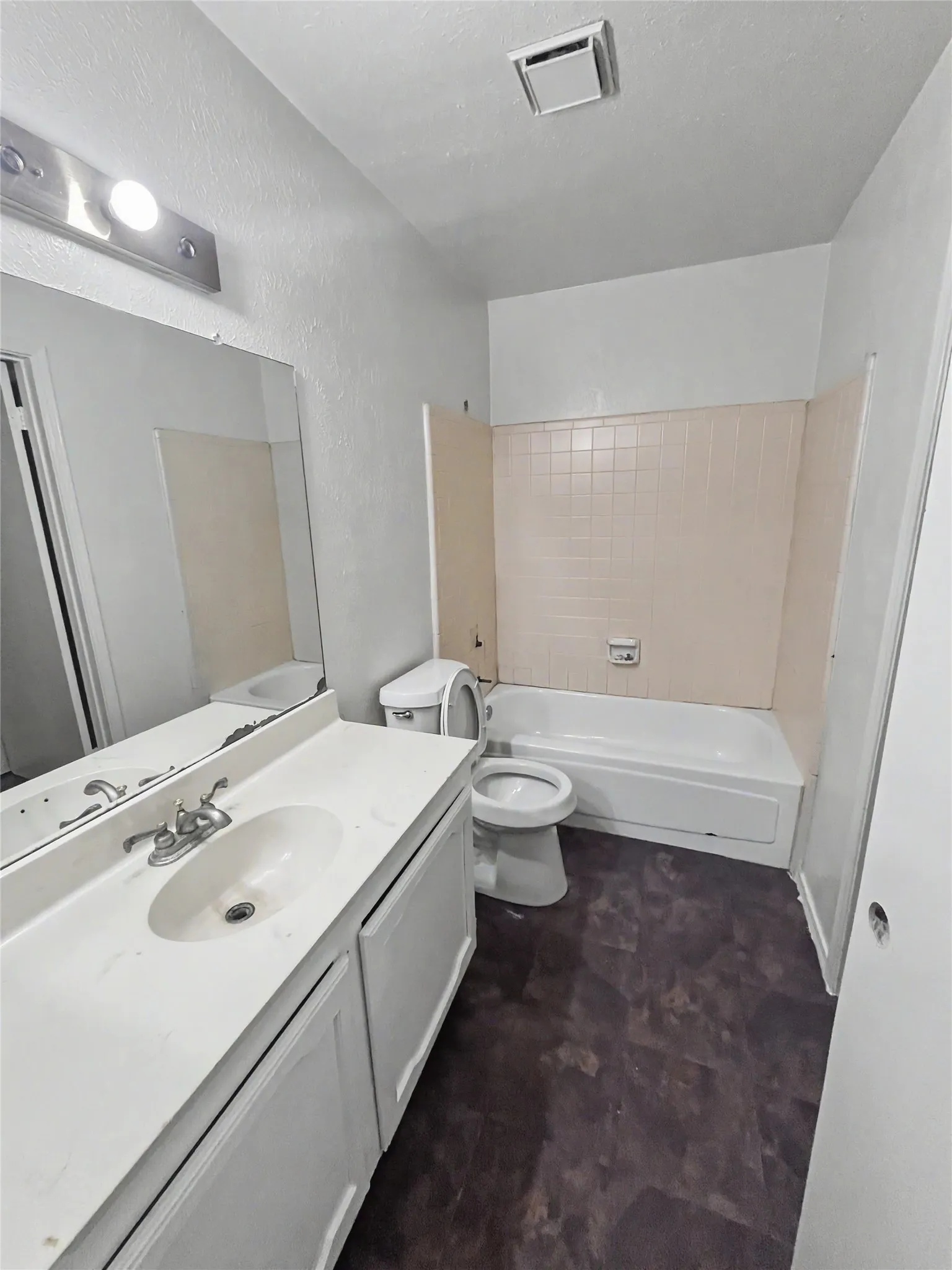 Single Family Residence For Sale in Dallas County , 1353 Southridge Drive, Lancaster, Texas 75146, 3 Bedroom, 2 Bathroom, 2 Garage spaces, 1,412 Sqft, built in 1984, mls#21328639, Real Estate Agent in Lancaster, Homes For Sale in Dallas county, Homes For Sale in Lancaster, Realtor in Lancaster Texas, Real Estate Brokerage Independent Realty Texas, Luminita Cordes Realtor