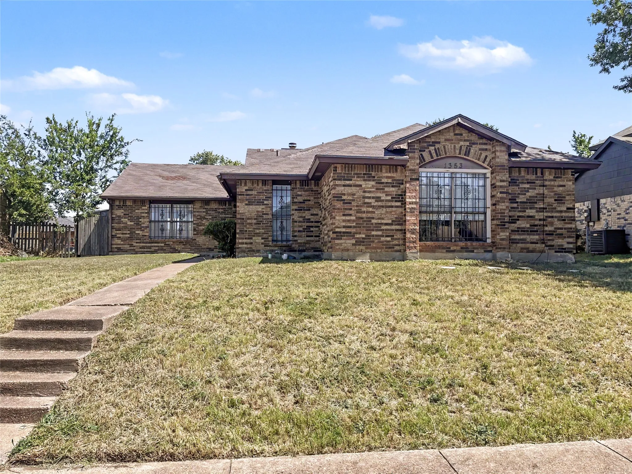 Single Family Residence For Sale in Dallas County , 1353 Southridge Drive, Lancaster, Texas 75146, 3 Bedroom, 2 Bathroom, 2 Garage spaces, 1,412 Sqft, built in 1984, mls#21328639, Real Estate Agent in Lancaster, Homes For Sale in Dallas county, Homes For Sale in Lancaster, Realtor in Lancaster Texas, Real Estate Brokerage Independent Realty Texas, Luminita Cordes Realtor