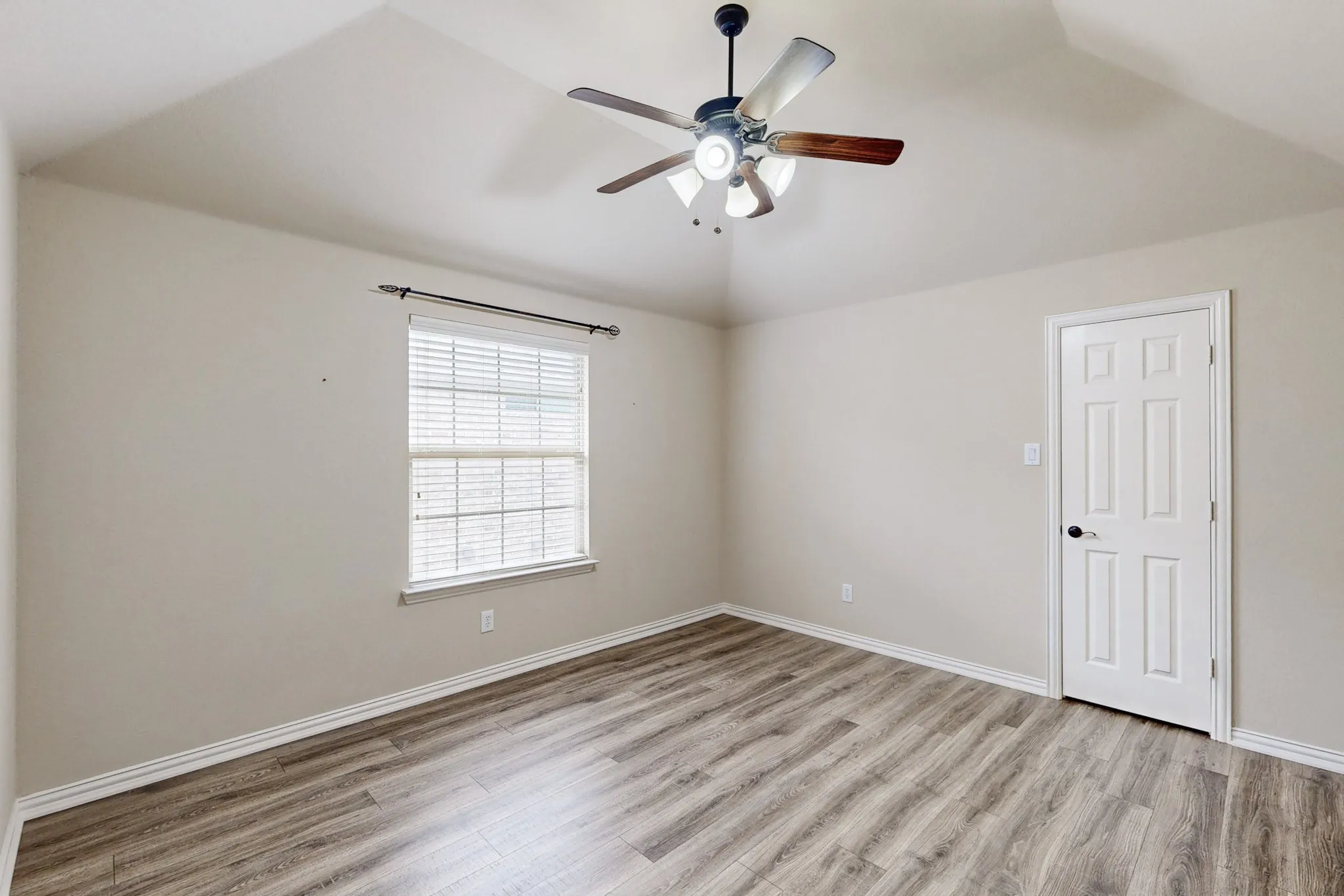 Single Family Residence For Rent in Denton County , 3563 Caruth Lane, Frisco, Texas 75034, 5 Bedroom, 4 Bathroom, 2 Garage spaces, 3,843 Sqft, built in 2012, mls#21328610, Real Estate Agent in Frisco, Homes For Rent in Denton county, Homes For Rent in Frisco, Realtor in Frisco Texas, Real Estate Brokerage Independent Realty Texas, Luminita Cordes Realtor