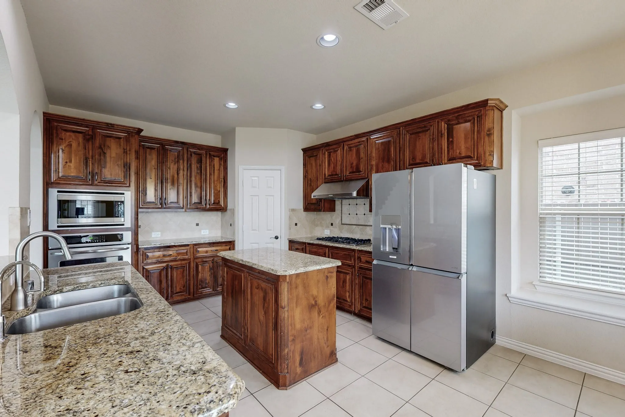 Single Family Residence For Rent in Denton County , 3563 Caruth Lane, Frisco, Texas 75034, 5 Bedroom, 4 Bathroom, 2 Garage spaces, 3,843 Sqft, built in 2012, mls#21328610, Real Estate Agent in Frisco, Homes For Rent in Denton county, Homes For Rent in Frisco, Realtor in Frisco Texas, Real Estate Brokerage Independent Realty Texas, Luminita Cordes Realtor