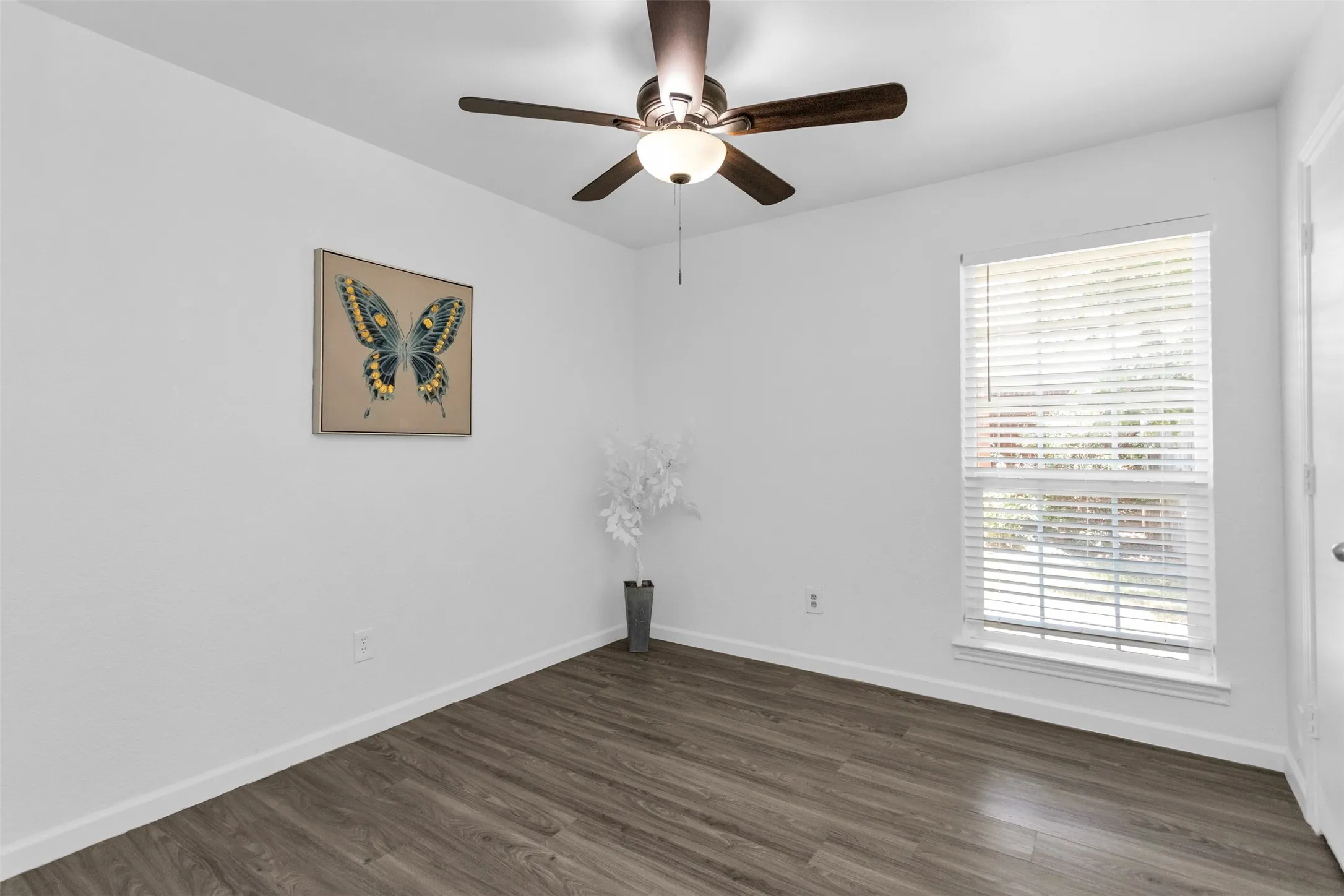 Single Family Residence For Sale in Tarrant County , 2506 Mckensie Lane, Grand Prairie, Texas 75052, 3 Bedroom, 2 Bathroom, 2 Garage spaces, 1,458 Sqft, built in 1983, mls#21324482, Real Estate Agent in Grand Prairie, Homes For Sale in Tarrant county, Homes For Sale in Grand Prairie, Realtor in Grand Prairie Texas, Real Estate Brokerage Independent Realty Texas, Luminita Cordes Realtor