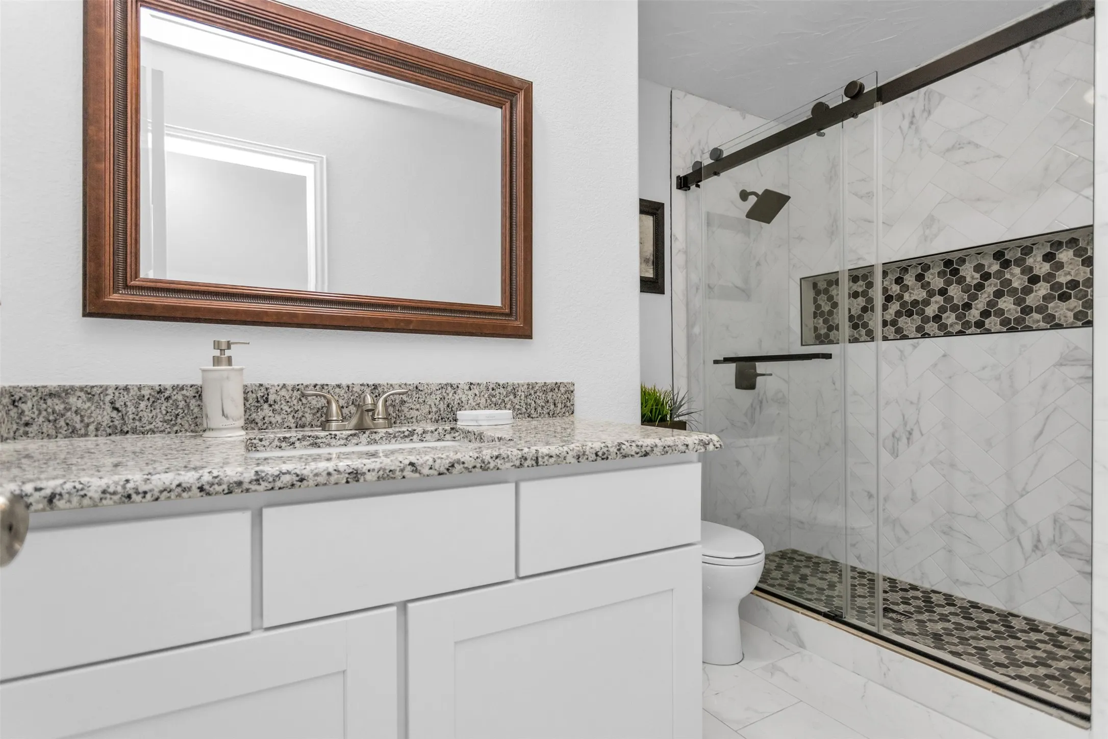Single Family Residence For Sale in Tarrant County , 2506 Mckensie Lane, Grand Prairie, Texas 75052, 3 Bedroom, 2 Bathroom, 2 Garage spaces, 1,458 Sqft, built in 1983, mls#21324482, Real Estate Agent in Grand Prairie, Homes For Sale in Tarrant county, Homes For Sale in Grand Prairie, Realtor in Grand Prairie Texas, Real Estate Brokerage Independent Realty Texas, Luminita Cordes Realtor