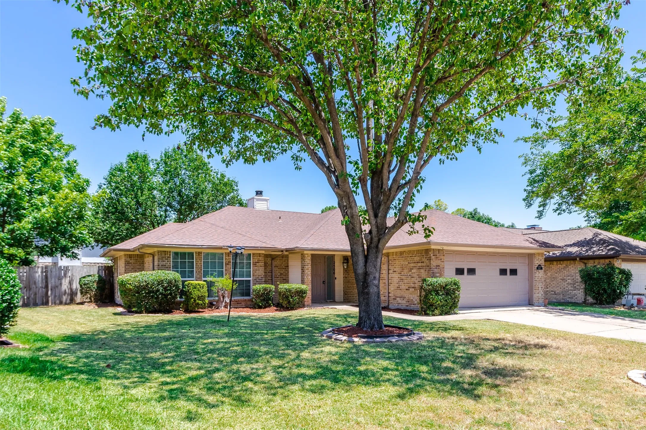 Single Family Residence For Sale in Tarrant County , 2506 Mckensie Lane, Grand Prairie, Texas 75052, 3 Bedroom, 2 Bathroom, 2 Garage spaces, 1,458 Sqft, built in 1983, mls#21324482, Real Estate Agent in Grand Prairie, Homes For Sale in Tarrant county, Homes For Sale in Grand Prairie, Realtor in Grand Prairie Texas, Real Estate Brokerage Independent Realty Texas, Luminita Cordes Realtor