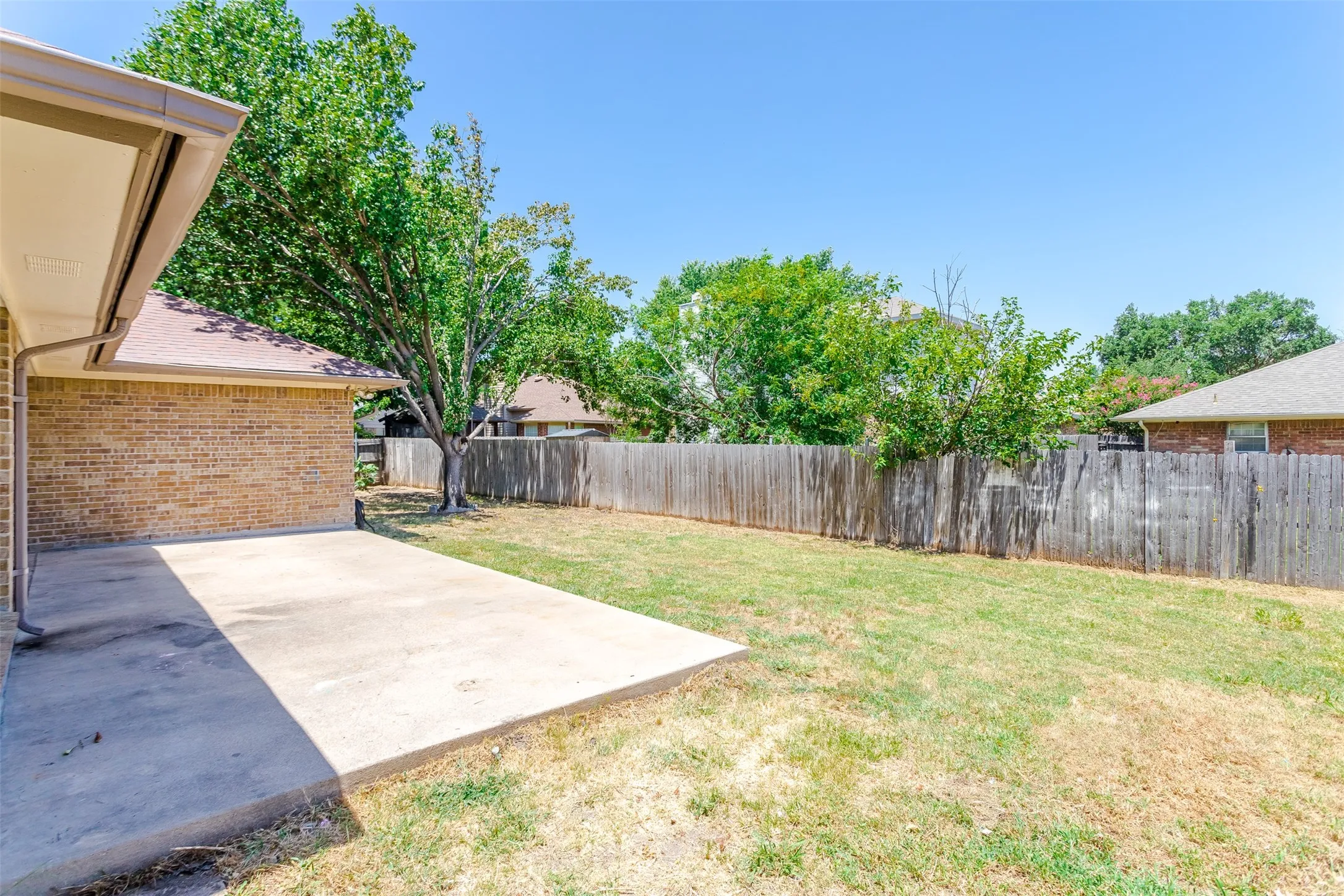 Single Family Residence For Sale in Tarrant County , 2506 Mckensie Lane, Grand Prairie, Texas 75052, 3 Bedroom, 2 Bathroom, 2 Garage spaces, 1,458 Sqft, built in 1983, mls#21324482, Real Estate Agent in Grand Prairie, Homes For Sale in Tarrant county, Homes For Sale in Grand Prairie, Realtor in Grand Prairie Texas, Real Estate Brokerage Independent Realty Texas, Luminita Cordes Realtor