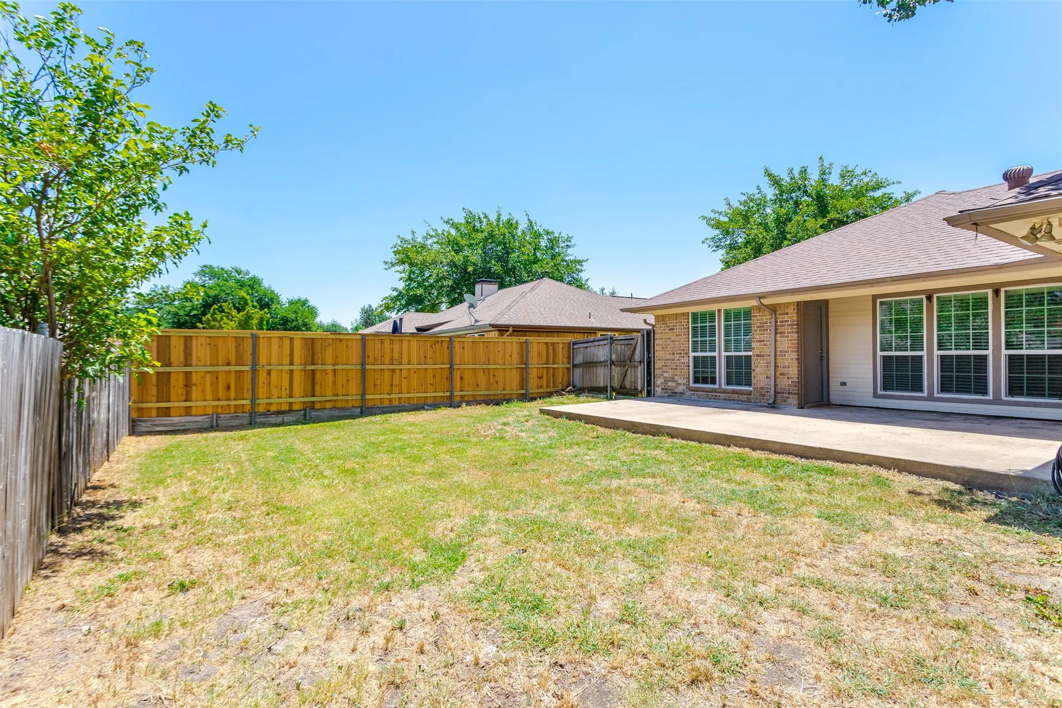 Single Family Residence For Sale in Tarrant County , 2506 Mckensie Lane, Grand Prairie, Texas 75052, 3 Bedroom, 2 Bathroom, 2 Garage spaces, 1,458 Sqft, built in 1983, mls#21324482, Real Estate Agent in Grand Prairie, Homes For Sale in Tarrant county, Homes For Sale in Grand Prairie, Realtor in Grand Prairie Texas, Real Estate Brokerage Independent Realty Texas, Luminita Cordes Realtor