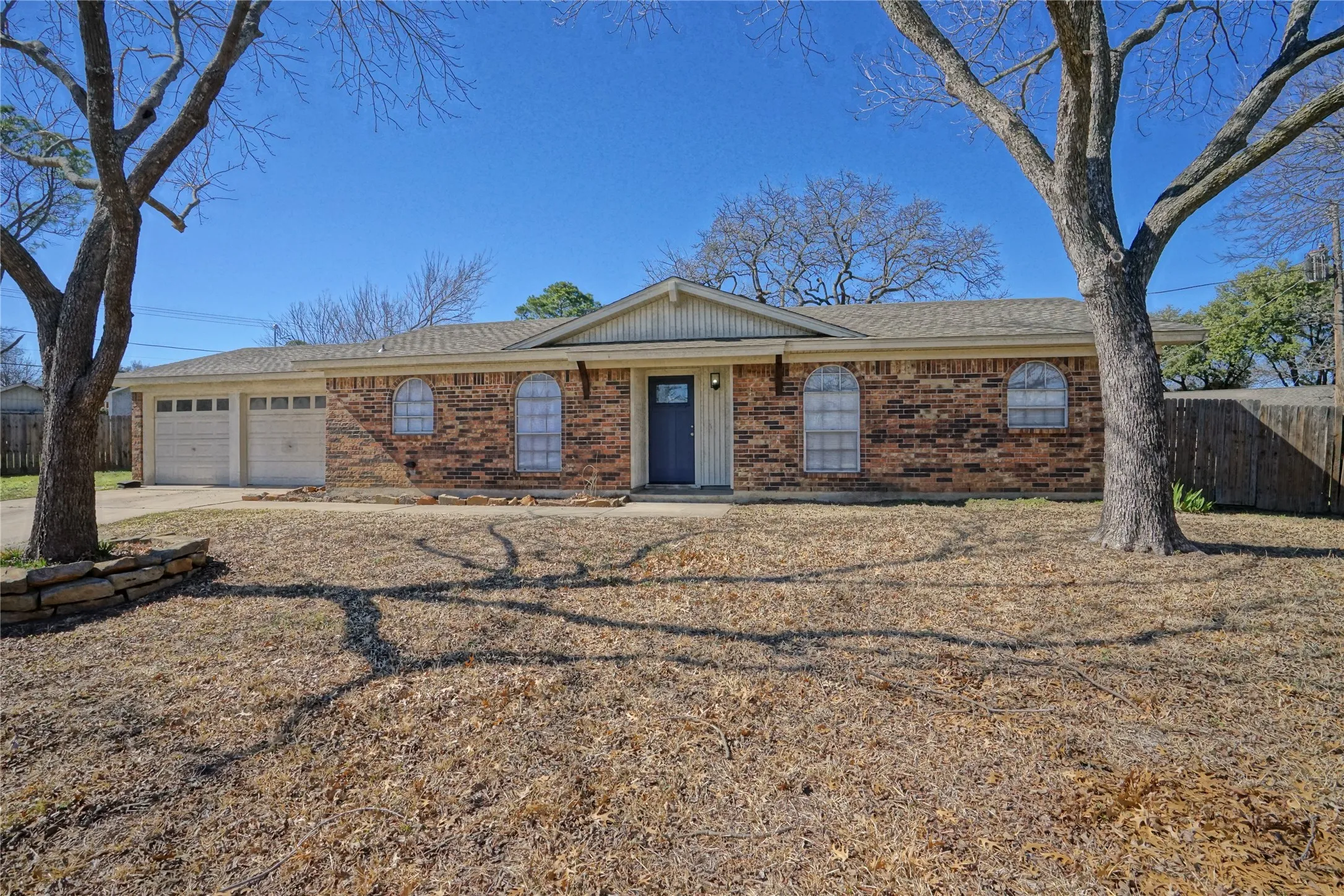 Single Family Residence For Rent in Tarrant County , 619 Todd Court, Burleson, Texas 76028, 4 Bedroom, 2 Bathroom, 2 Garage spaces, 1,416 Sqft, built in 1970, mls#21328651, Real Estate Agent in Burleson, Homes For Rent in Tarrant county, Homes For Rent in Burleson, Realtor in Burleson Texas, Real Estate Brokerage Independent Realty Texas, Luminita Cordes Realtor