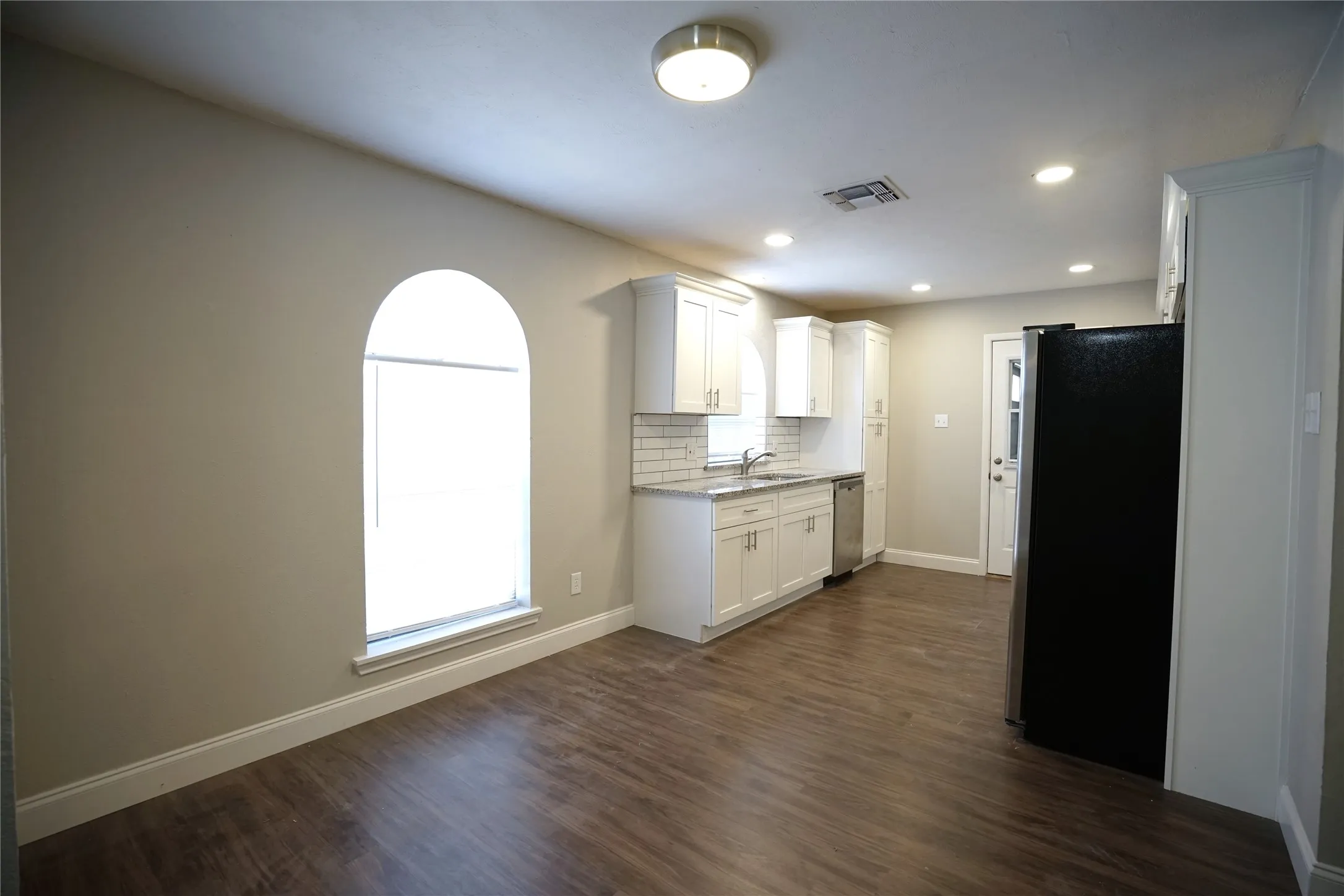 Single Family Residence For Rent in Tarrant County , 619 Todd Court, Burleson, Texas 76028, 4 Bedroom, 2 Bathroom, 2 Garage spaces, 1,416 Sqft, built in 1970, mls#21328651, Real Estate Agent in Burleson, Homes For Rent in Tarrant county, Homes For Rent in Burleson, Realtor in Burleson Texas, Real Estate Brokerage Independent Realty Texas, Luminita Cordes Realtor
