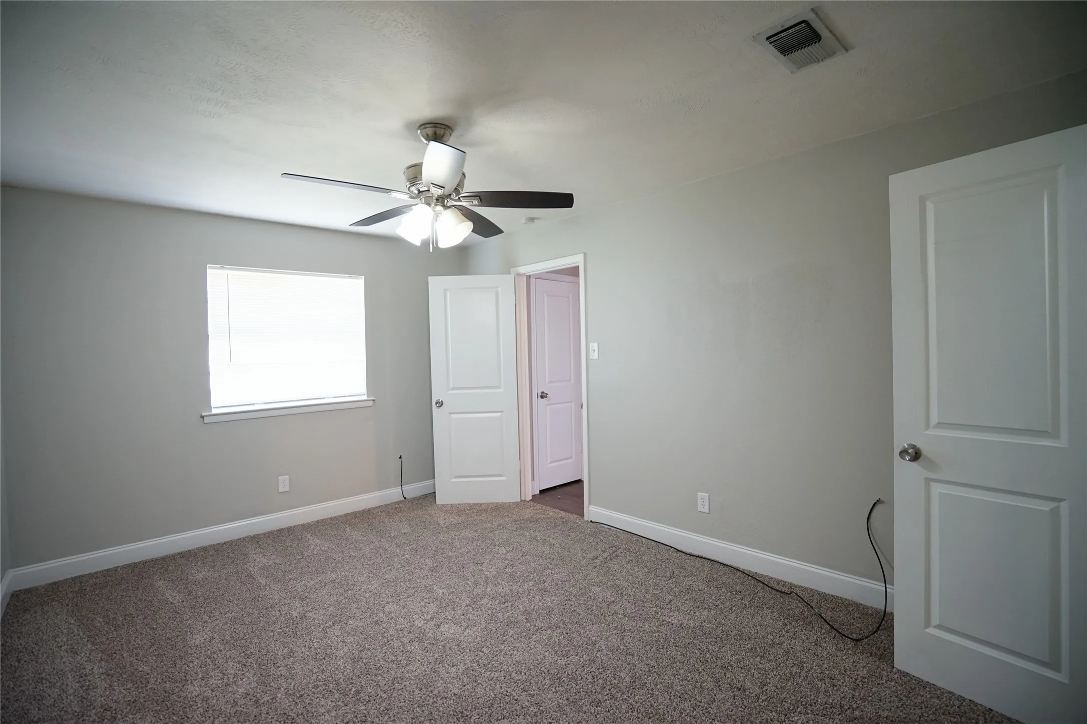 Single Family Residence For Rent in Tarrant County , 619 Todd Court, Burleson, Texas 76028, 4 Bedroom, 2 Bathroom, 2 Garage spaces, 1,416 Sqft, built in 1970, mls#21328651, Real Estate Agent in Burleson, Homes For Rent in Tarrant county, Homes For Rent in Burleson, Realtor in Burleson Texas, Real Estate Brokerage Independent Realty Texas, Luminita Cordes Realtor