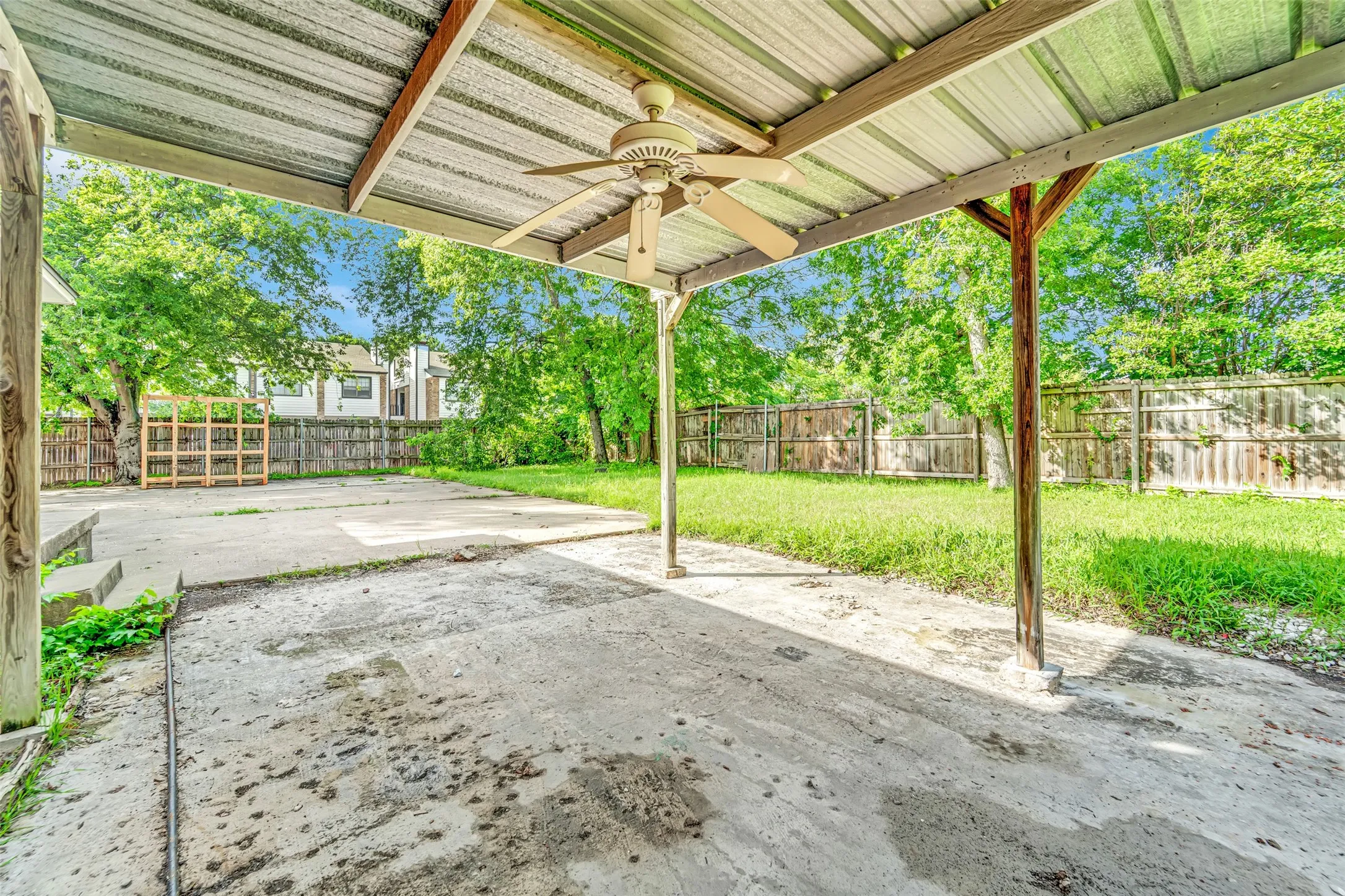 Single Family Residence For Rent in Dallas County , 2630 Pasteur Avenue, Dallas, Texas 75228, 3 Bedroom, 2 Bathroom, 2 Garage spaces, 1,418 Sqft, built in 1967, mls#21328655, Real Estate Agent in Dallas, Homes For Rent in Dallas county, Homes For Rent in Dallas, Realtor in Dallas Texas, Real Estate Brokerage Independent Realty Texas, Luminita Cordes Realtor