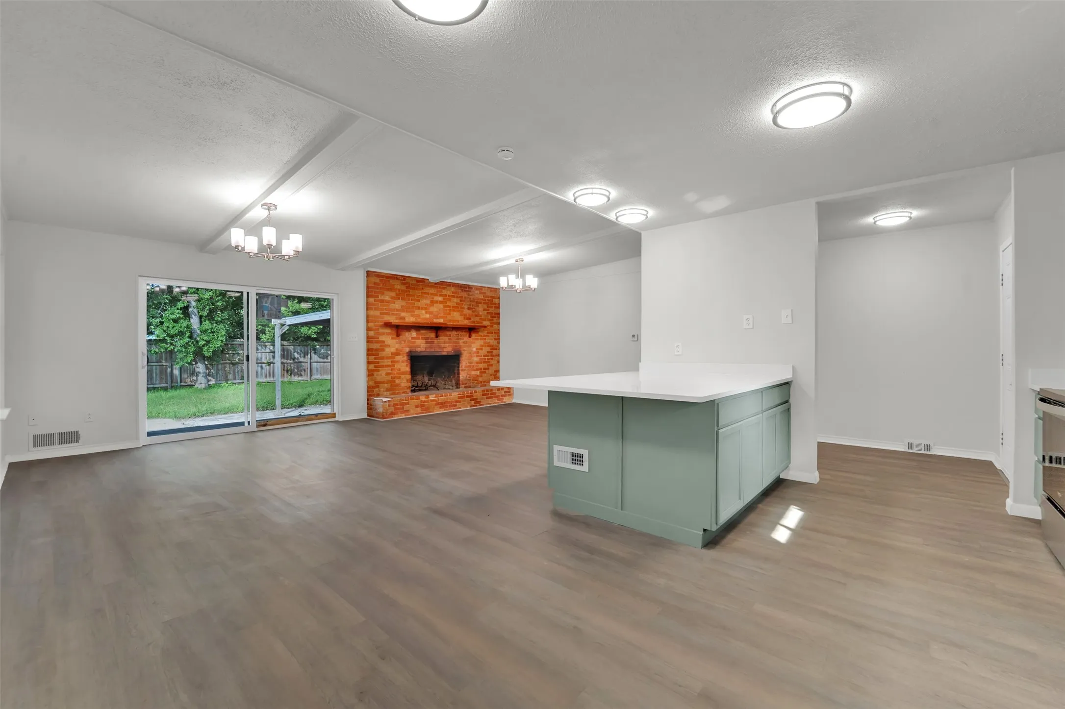 Single Family Residence For Rent in Dallas County , 2630 Pasteur Avenue, Dallas, Texas 75228, 3 Bedroom, 2 Bathroom, 2 Garage spaces, 1,418 Sqft, built in 1967, mls#21328655, Real Estate Agent in Dallas, Homes For Rent in Dallas county, Homes For Rent in Dallas, Realtor in Dallas Texas, Real Estate Brokerage Independent Realty Texas, Luminita Cordes Realtor