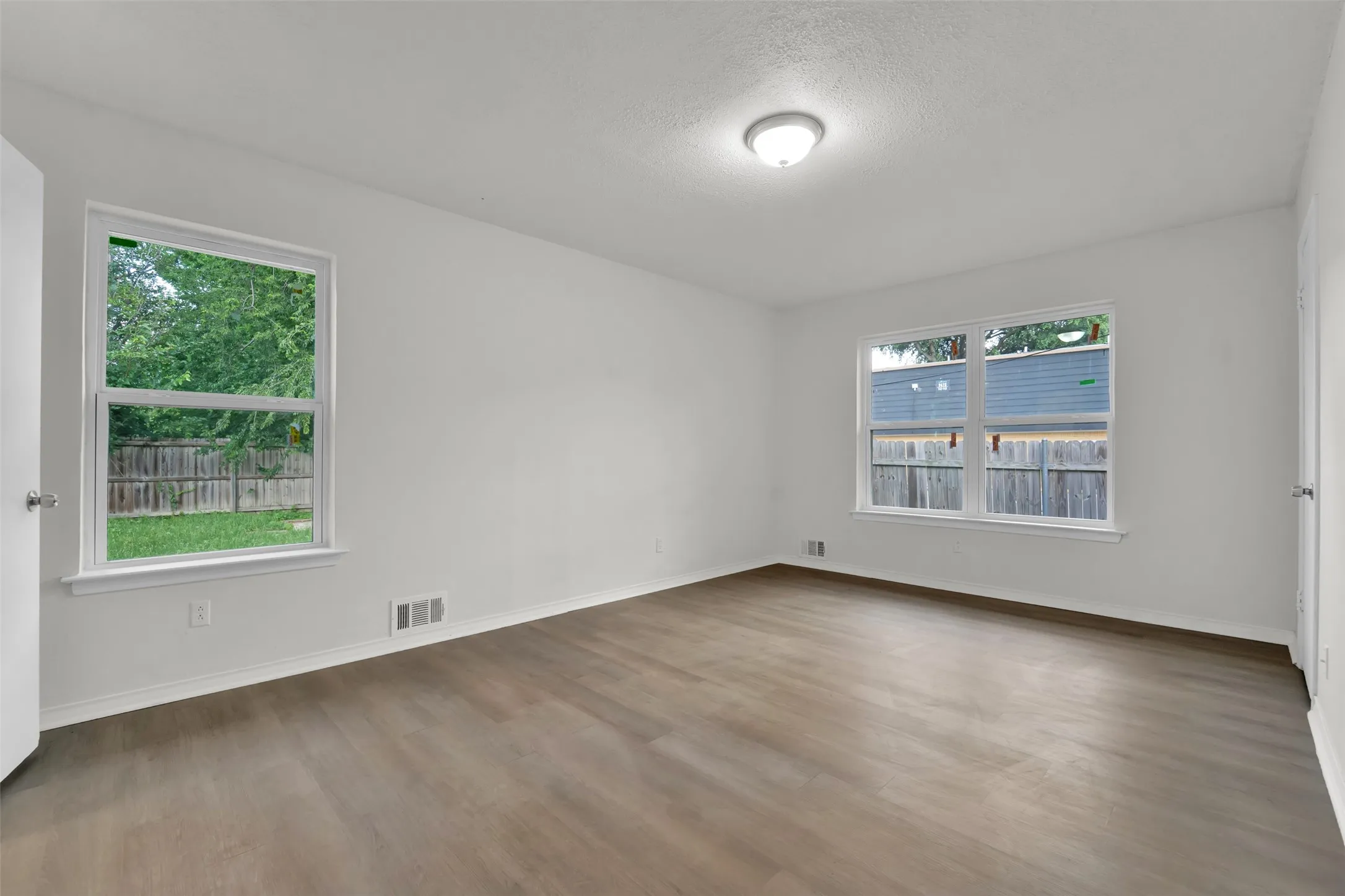 Single Family Residence For Rent in Dallas County , 2630 Pasteur Avenue, Dallas, Texas 75228, 3 Bedroom, 2 Bathroom, 2 Garage spaces, 1,418 Sqft, built in 1967, mls#21328655, Real Estate Agent in Dallas, Homes For Rent in Dallas county, Homes For Rent in Dallas, Realtor in Dallas Texas, Real Estate Brokerage Independent Realty Texas, Luminita Cordes Realtor