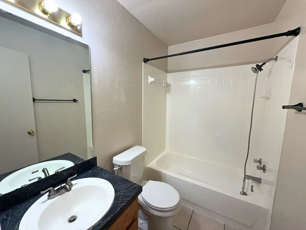 Quadruplex For Rent in Bell County , 1108 Shanarae Circle B, Killeen, Texas 76549, 2 Bedroom, 2 Bathroom, Garage spaces, 885 Sqft, built in 1998, mls#21328663, Real Estate Agent in Killeen, Homes For Rent in Bell county, Homes For Rent in Killeen, Realtor in Killeen Texas, Real Estate Brokerage Independent Realty Texas, Luminita Cordes Realtor