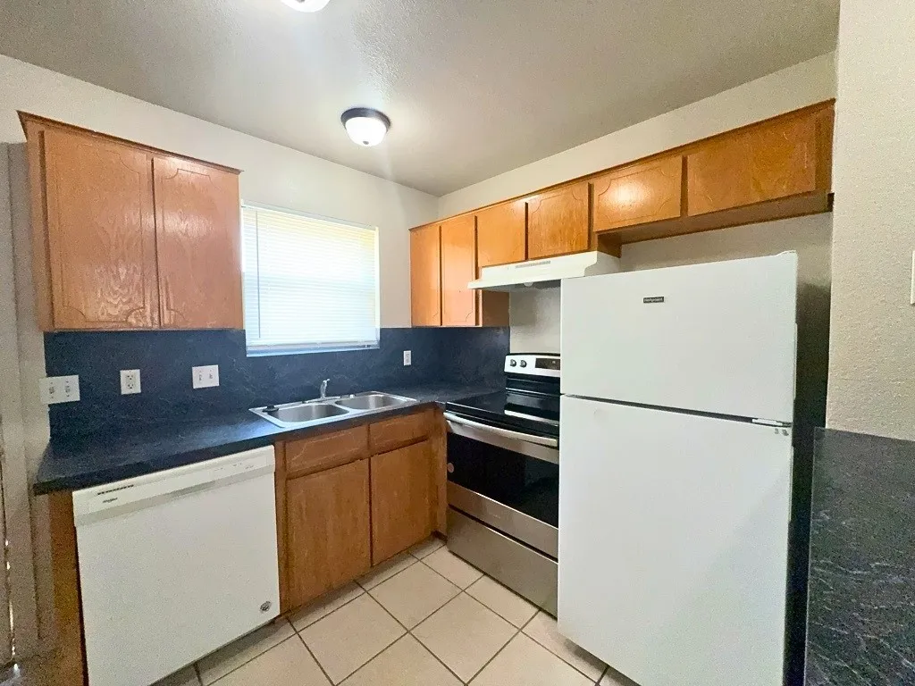 Quadruplex For Rent in Bell County , 1108 Shanarae Circle B, Killeen, Texas 76549, 2 Bedroom, 2 Bathroom, Garage spaces, 885 Sqft, built in 1998, mls#21328663, Real Estate Agent in Killeen, Homes For Rent in Bell county, Homes For Rent in Killeen, Realtor in Killeen Texas, Real Estate Brokerage Independent Realty Texas, Luminita Cordes Realtor