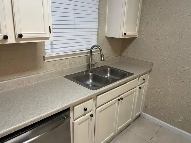 Condominium For Sale in Dallas County , 5550 Spring Valley Road F15, Dallas, Texas 75254, 1 Bedroom, 1 Bathroom, Garage spaces, 680 Sqft, built in 1983, mls#21328197, Real Estate Agent in Dallas, Homes For Sale in Dallas county, Homes For Sale in Dallas, Realtor in Dallas Texas, Real Estate Brokerage Independent Realty Texas, Luminita Cordes Realtor