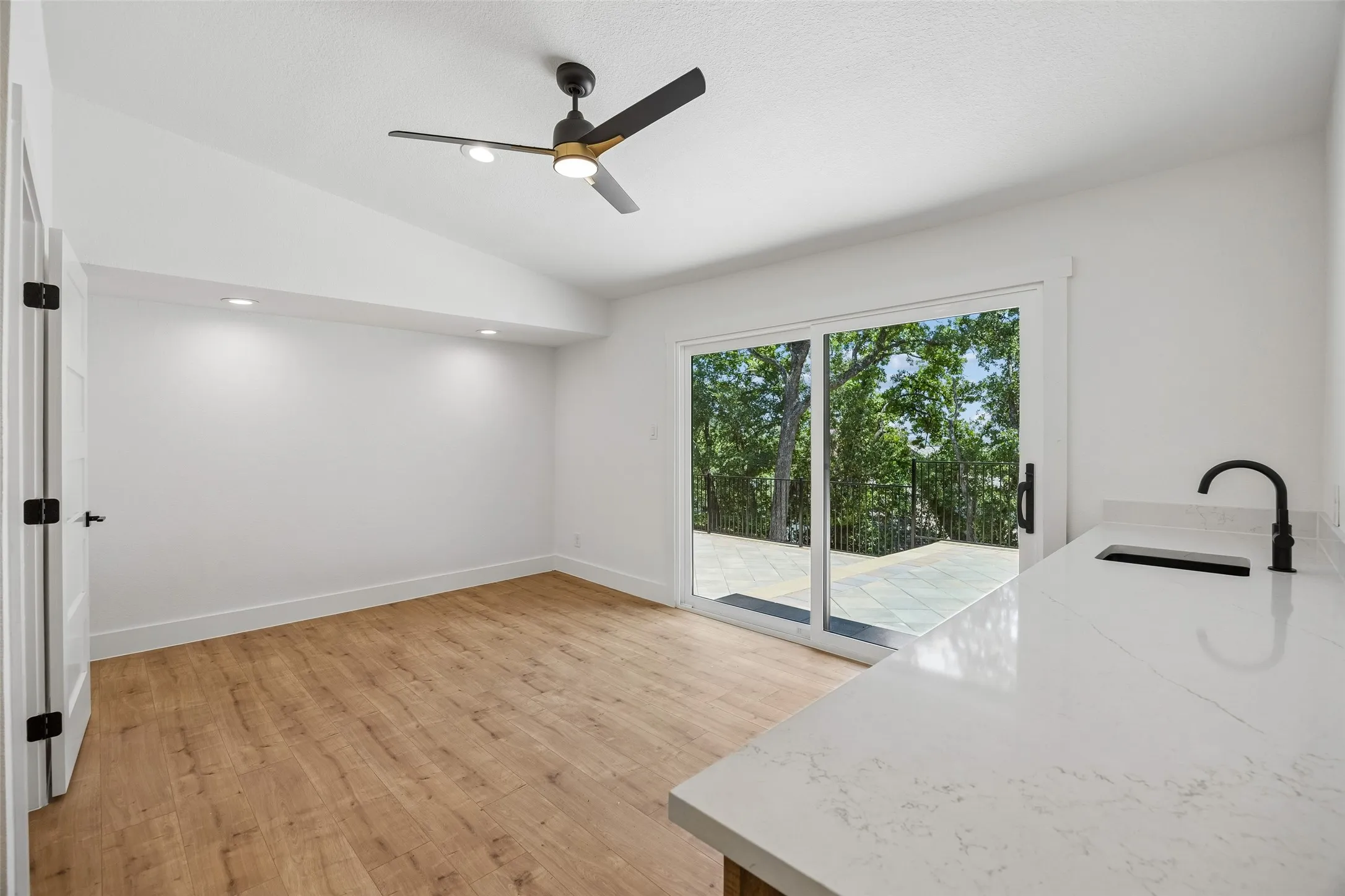Single Family Residence For Sale in Tarrant County , 2401 Chimney Hill Drive, Arlington, Texas 76012, 4 Bedroom, 4 Bathroom, 2 Garage spaces, 3,105 Sqft, built in 1978, mls#21322501, Real Estate Agent in Arlington, Homes For Sale in Tarrant county, Homes For Sale in Arlington, Realtor in Arlington Texas, Real Estate Brokerage Independent Realty Texas, Luminita Cordes Realtor