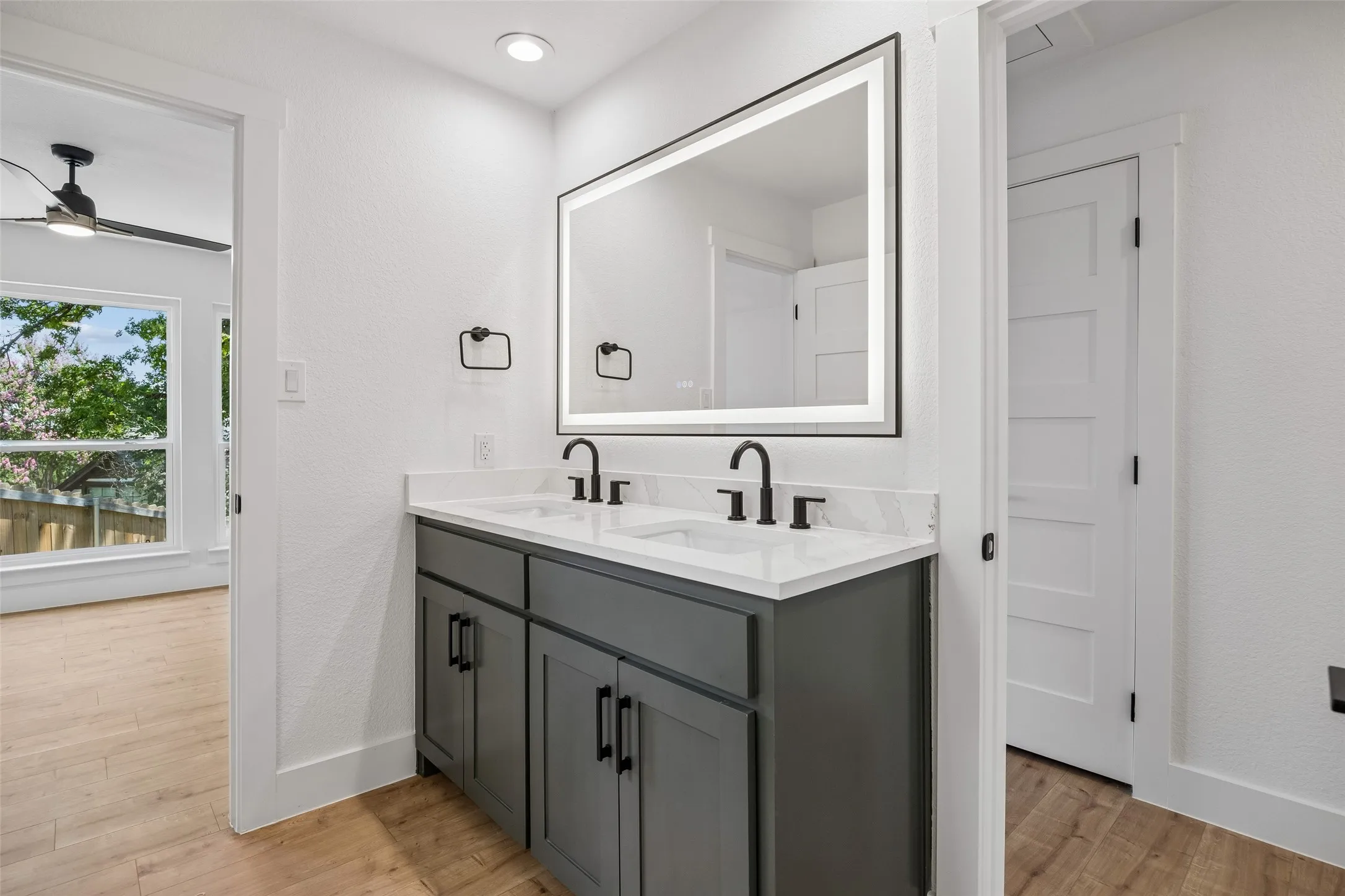 Single Family Residence For Sale in Tarrant County , 2401 Chimney Hill Drive, Arlington, Texas 76012, 4 Bedroom, 4 Bathroom, 2 Garage spaces, 3,105 Sqft, built in 1978, mls#21322501, Real Estate Agent in Arlington, Homes For Sale in Tarrant county, Homes For Sale in Arlington, Realtor in Arlington Texas, Real Estate Brokerage Independent Realty Texas, Luminita Cordes Realtor