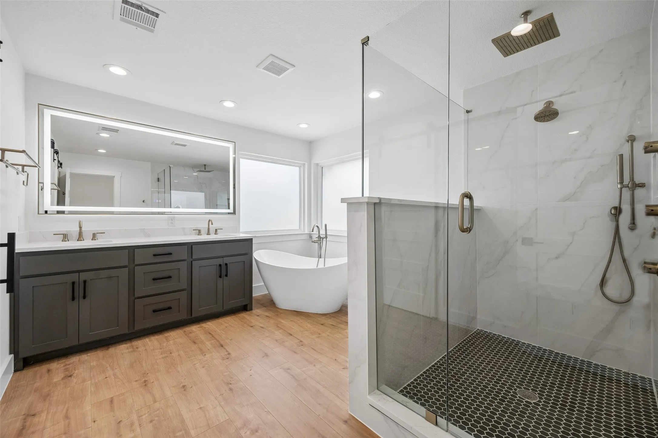 Single Family Residence For Sale in Tarrant County , 2401 Chimney Hill Drive, Arlington, Texas 76012, 4 Bedroom, 4 Bathroom, 2 Garage spaces, 3,105 Sqft, built in 1978, mls#21322501, Real Estate Agent in Arlington, Homes For Sale in Tarrant county, Homes For Sale in Arlington, Realtor in Arlington Texas, Real Estate Brokerage Independent Realty Texas, Luminita Cordes Realtor