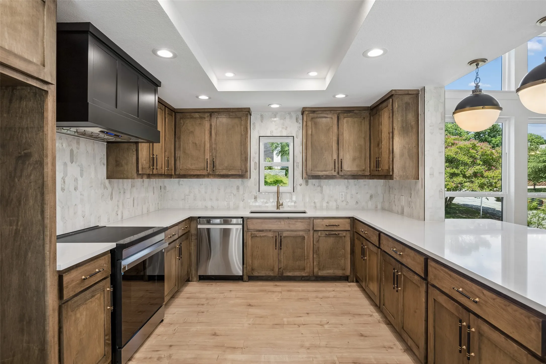 Single Family Residence For Sale in Tarrant County , 2401 Chimney Hill Drive, Arlington, Texas 76012, 4 Bedroom, 4 Bathroom, 2 Garage spaces, 3,105 Sqft, built in 1978, mls#21322501, Real Estate Agent in Arlington, Homes For Sale in Tarrant county, Homes For Sale in Arlington, Realtor in Arlington Texas, Real Estate Brokerage Independent Realty Texas, Luminita Cordes Realtor