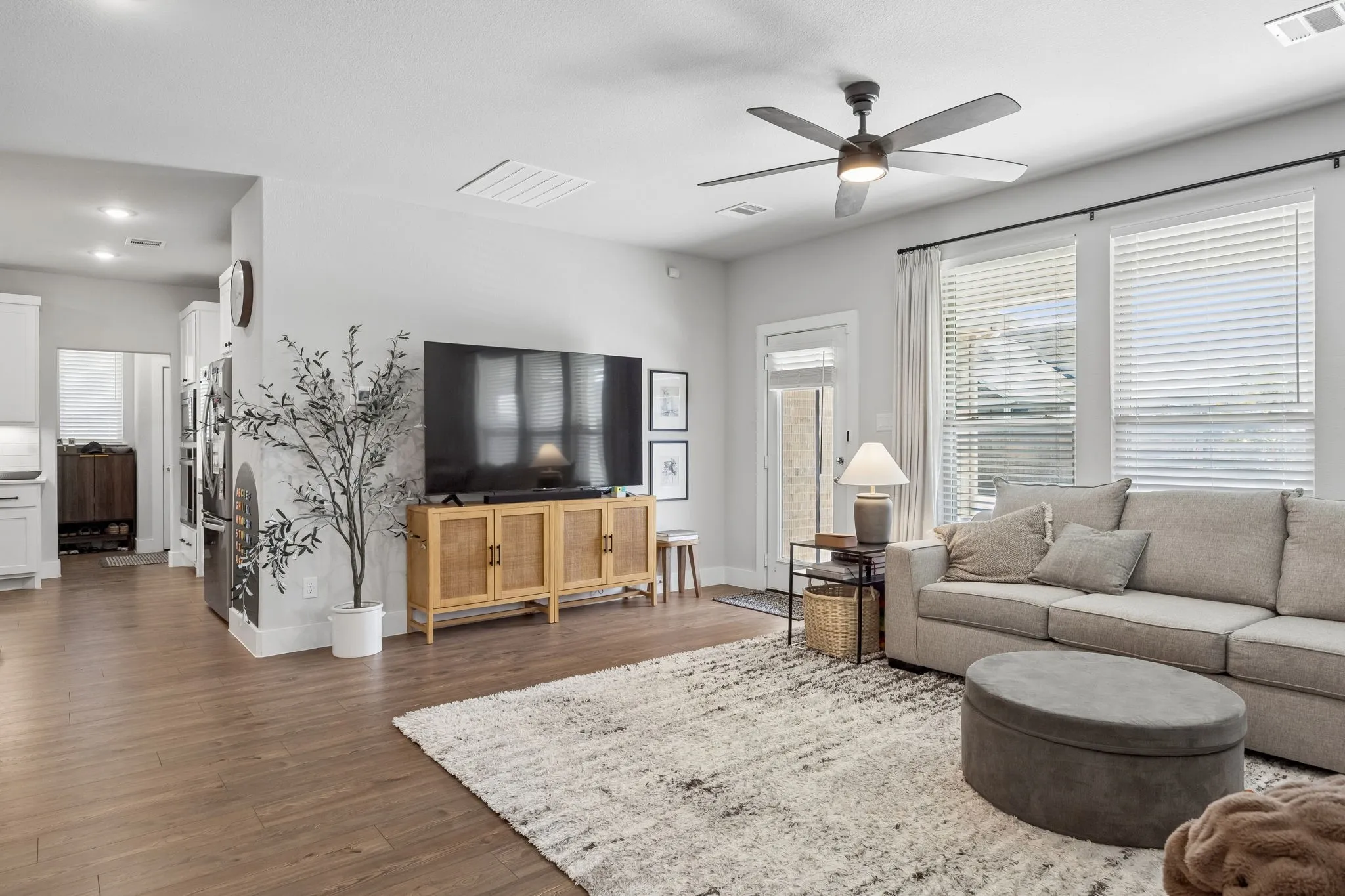 Single Family Residence For Sale in Ellis County , 2277 Glacier Drive, Waxahachie, Texas 75165, 3 Bedroom, 3 Bathroom, 2 Garage spaces, 2,434 Sqft, built in 2023, mls#21326412, Real Estate Agent in Waxahachie, Homes For Sale in Ellis county, Homes For Sale in Waxahachie, Realtor in Waxahachie Texas, Real Estate Brokerage Independent Realty Texas, Luminita Cordes Realtor