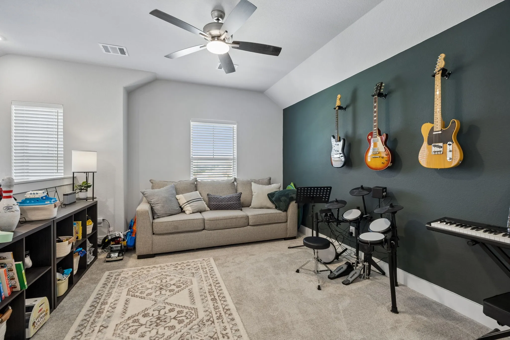 Single Family Residence For Sale in Ellis County , 2277 Glacier Drive, Waxahachie, Texas 75165, 3 Bedroom, 3 Bathroom, 2 Garage spaces, 2,434 Sqft, built in 2023, mls#21326412, Real Estate Agent in Waxahachie, Homes For Sale in Ellis county, Homes For Sale in Waxahachie, Realtor in Waxahachie Texas, Real Estate Brokerage Independent Realty Texas, Luminita Cordes Realtor