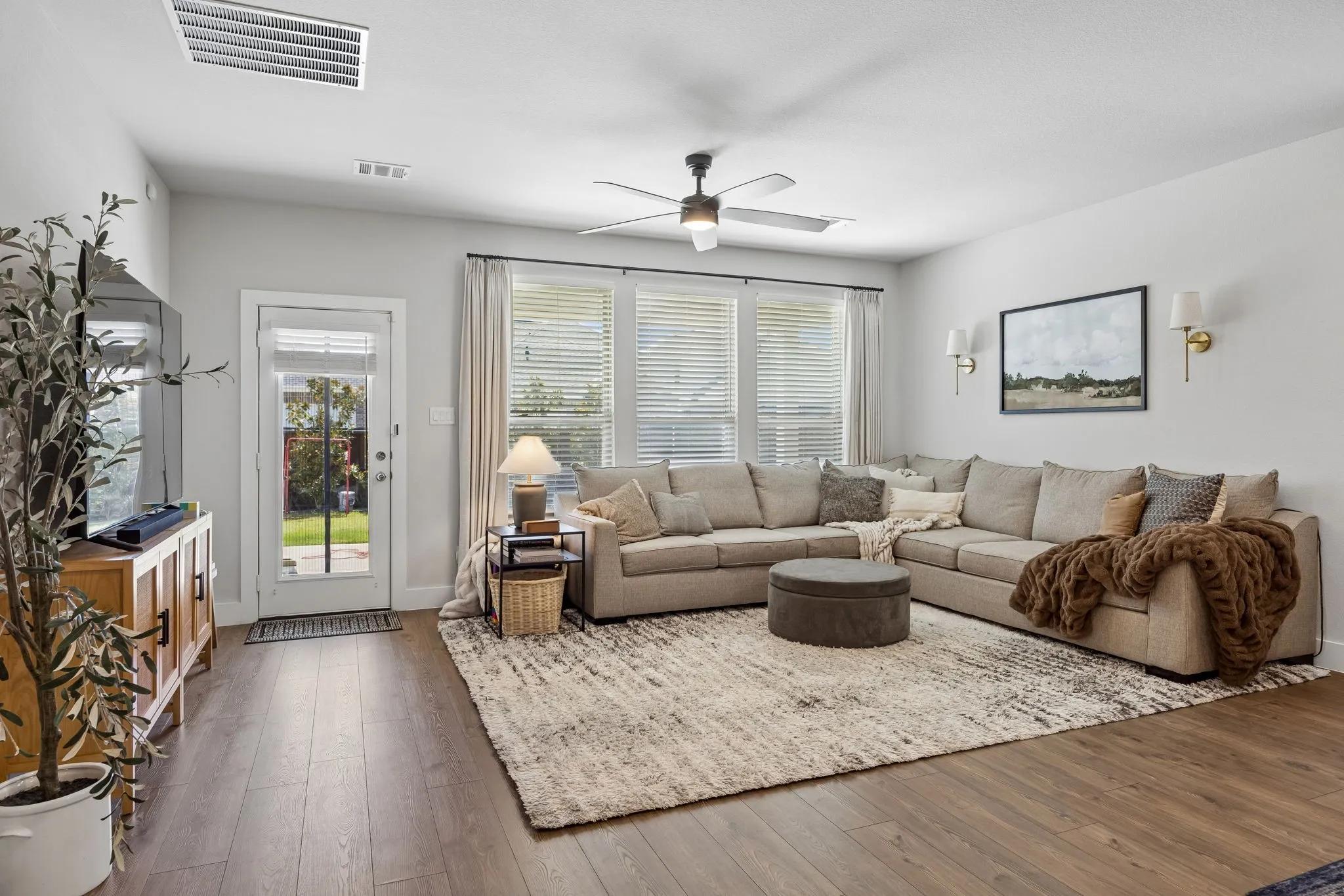 Single Family Residence For Sale in Ellis County , 2277 Glacier Drive, Waxahachie, Texas 75165, 3 Bedroom, 3 Bathroom, 2 Garage spaces, 2,434 Sqft, built in 2023, mls#21326412, Real Estate Agent in Waxahachie, Homes For Sale in Ellis county, Homes For Sale in Waxahachie, Realtor in Waxahachie Texas, Real Estate Brokerage Independent Realty Texas, Luminita Cordes Realtor