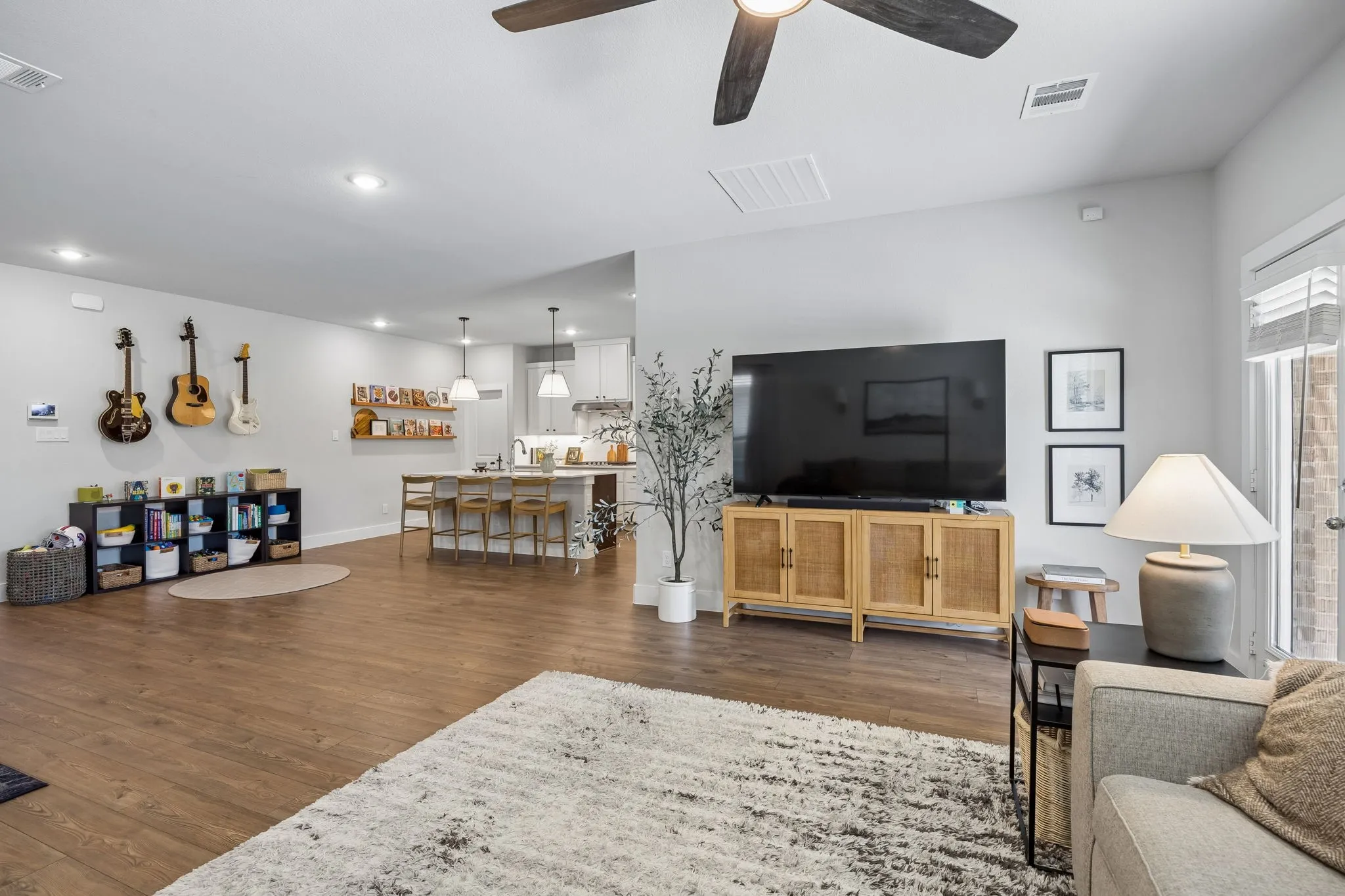 Single Family Residence For Sale in Ellis County , 2277 Glacier Drive, Waxahachie, Texas 75165, 3 Bedroom, 3 Bathroom, 2 Garage spaces, 2,434 Sqft, built in 2023, mls#21326412, Real Estate Agent in Waxahachie, Homes For Sale in Ellis county, Homes For Sale in Waxahachie, Realtor in Waxahachie Texas, Real Estate Brokerage Independent Realty Texas, Luminita Cordes Realtor