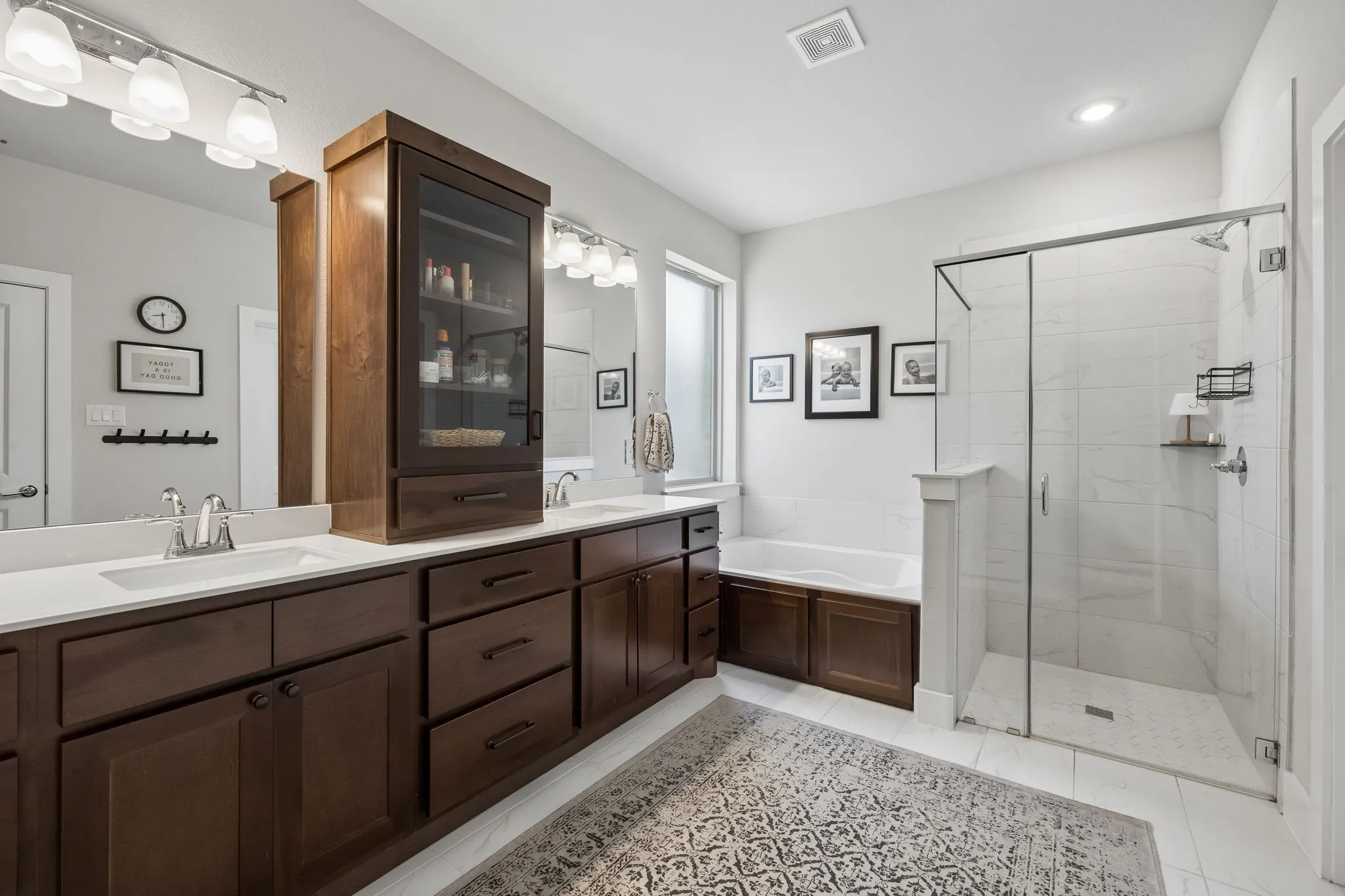 Single Family Residence For Sale in Ellis County , 2277 Glacier Drive, Waxahachie, Texas 75165, 3 Bedroom, 3 Bathroom, 2 Garage spaces, 2,434 Sqft, built in 2023, mls#21326412, Real Estate Agent in Waxahachie, Homes For Sale in Ellis county, Homes For Sale in Waxahachie, Realtor in Waxahachie Texas, Real Estate Brokerage Independent Realty Texas, Luminita Cordes Realtor