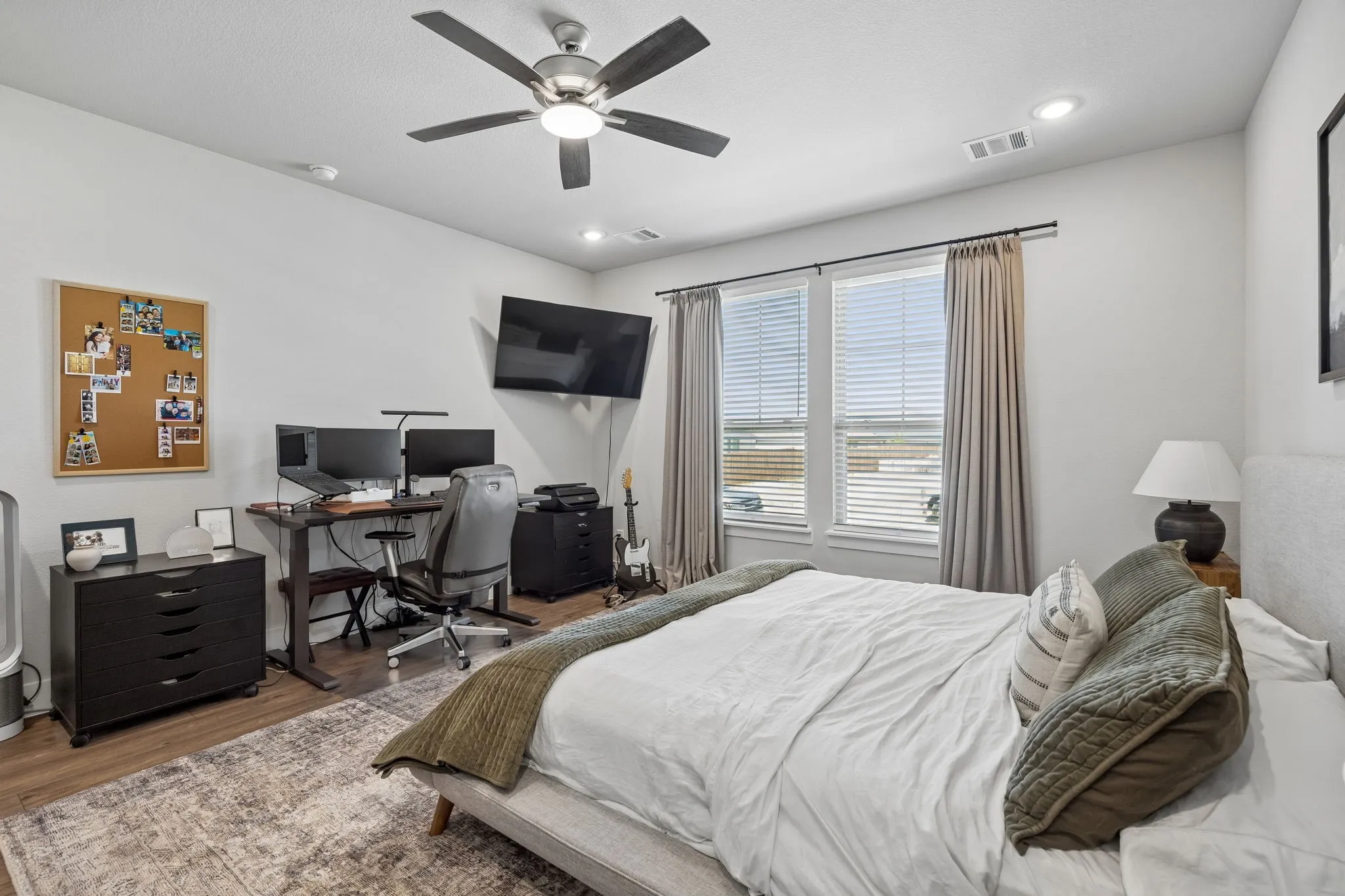 Single Family Residence For Sale in Ellis County , 2277 Glacier Drive, Waxahachie, Texas 75165, 3 Bedroom, 3 Bathroom, 2 Garage spaces, 2,434 Sqft, built in 2023, mls#21326412, Real Estate Agent in Waxahachie, Homes For Sale in Ellis county, Homes For Sale in Waxahachie, Realtor in Waxahachie Texas, Real Estate Brokerage Independent Realty Texas, Luminita Cordes Realtor