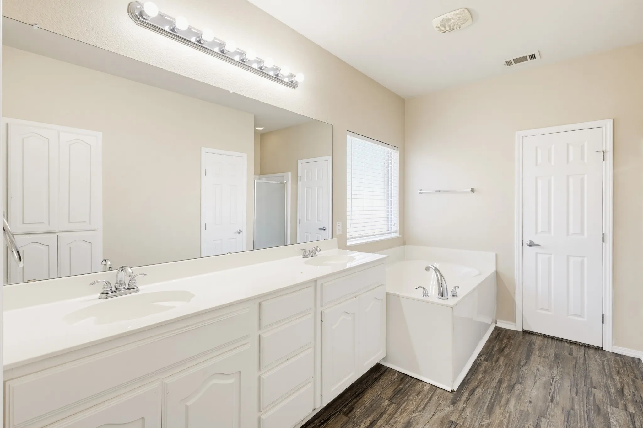 Single Family Residence For Sale in Tarrant County , 3203 Guadaloupe, Grand Prairie, Texas 75054, 4 Bedroom, 3 Bathroom, 2 Garage spaces, 2,685 Sqft, built in 2005, mls#21325803, Real Estate Agent in Grand Prairie, Homes For Sale in Tarrant county, Homes For Sale in Grand Prairie, Realtor in Grand Prairie Texas, Real Estate Brokerage Independent Realty Texas, Luminita Cordes Realtor