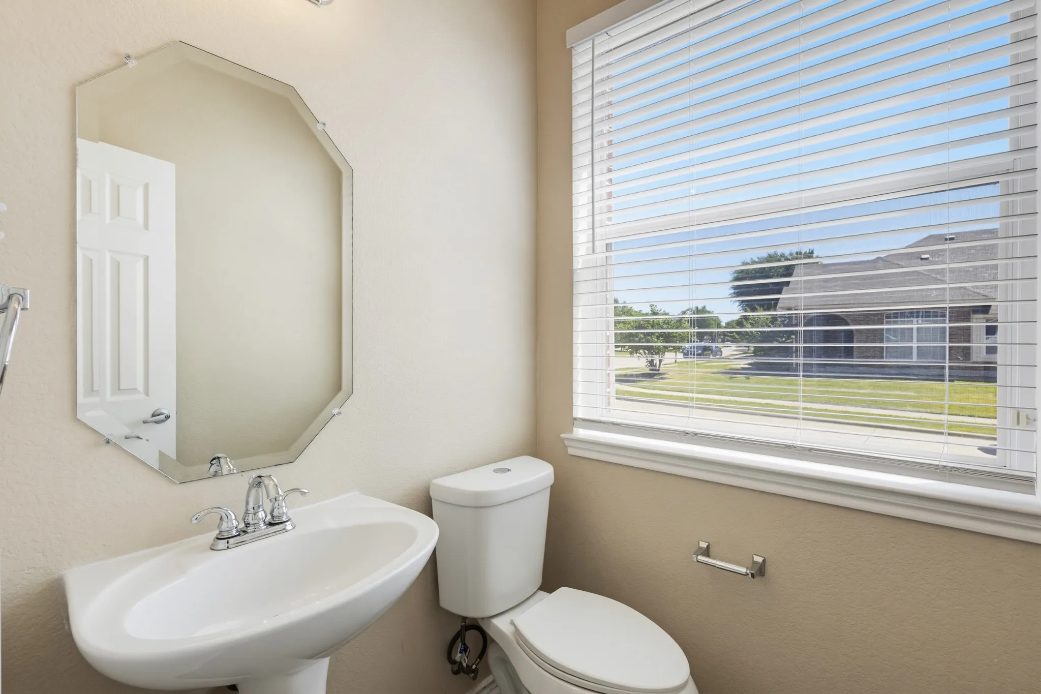 Single Family Residence For Sale in Tarrant County , 3203 Guadaloupe, Grand Prairie, Texas 75054, 4 Bedroom, 3 Bathroom, 2 Garage spaces, 2,685 Sqft, built in 2005, mls#21325803, Real Estate Agent in Grand Prairie, Homes For Sale in Tarrant county, Homes For Sale in Grand Prairie, Realtor in Grand Prairie Texas, Real Estate Brokerage Independent Realty Texas, Luminita Cordes Realtor