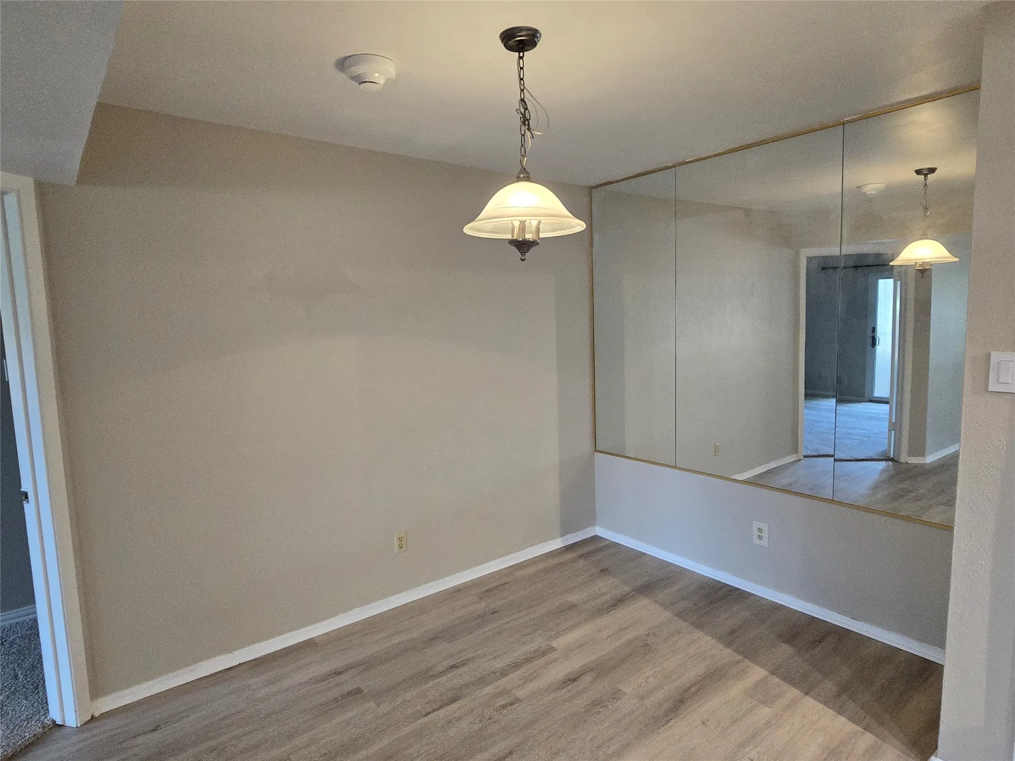 Condominium For Sale in Dallas County , 11480 Audelia Road 142, Dallas, Texas 75243, 2 Bedroom, 2 Bathroom, Garage spaces, 1,087 Sqft, built in 1980, mls#21328675, Real Estate Agent in Dallas, Homes For Sale in Dallas county, Homes For Sale in Dallas, Realtor in Dallas Texas, Real Estate Brokerage Independent Realty Texas, Luminita Cordes Realtor