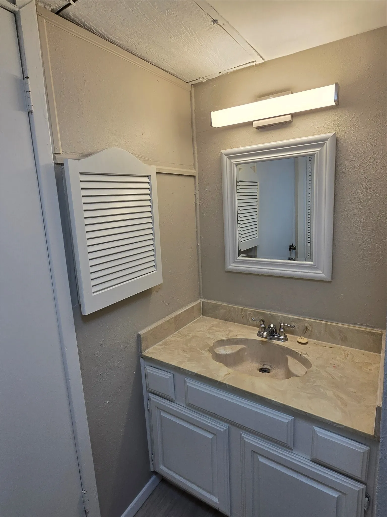 2nd Bathroom