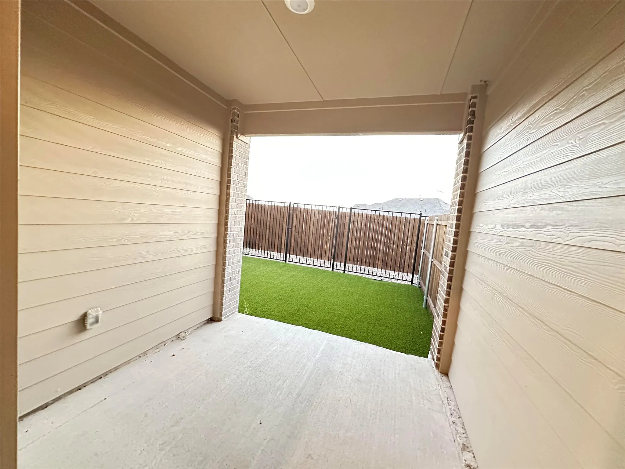 Townhouse For Rent in Collin County , 809 Lone Rock Drive, Anna, Texas 75409, 3 Bedroom, 3 Bathroom, 2 Garage spaces, 1,685 Sqft, built in 2024, mls#21328677, Real Estate Agent in Anna, Homes For Rent in Collin county, Homes For Rent in Anna, Realtor in Anna Texas, Real Estate Brokerage Independent Realty Texas, Luminita Cordes Realtor