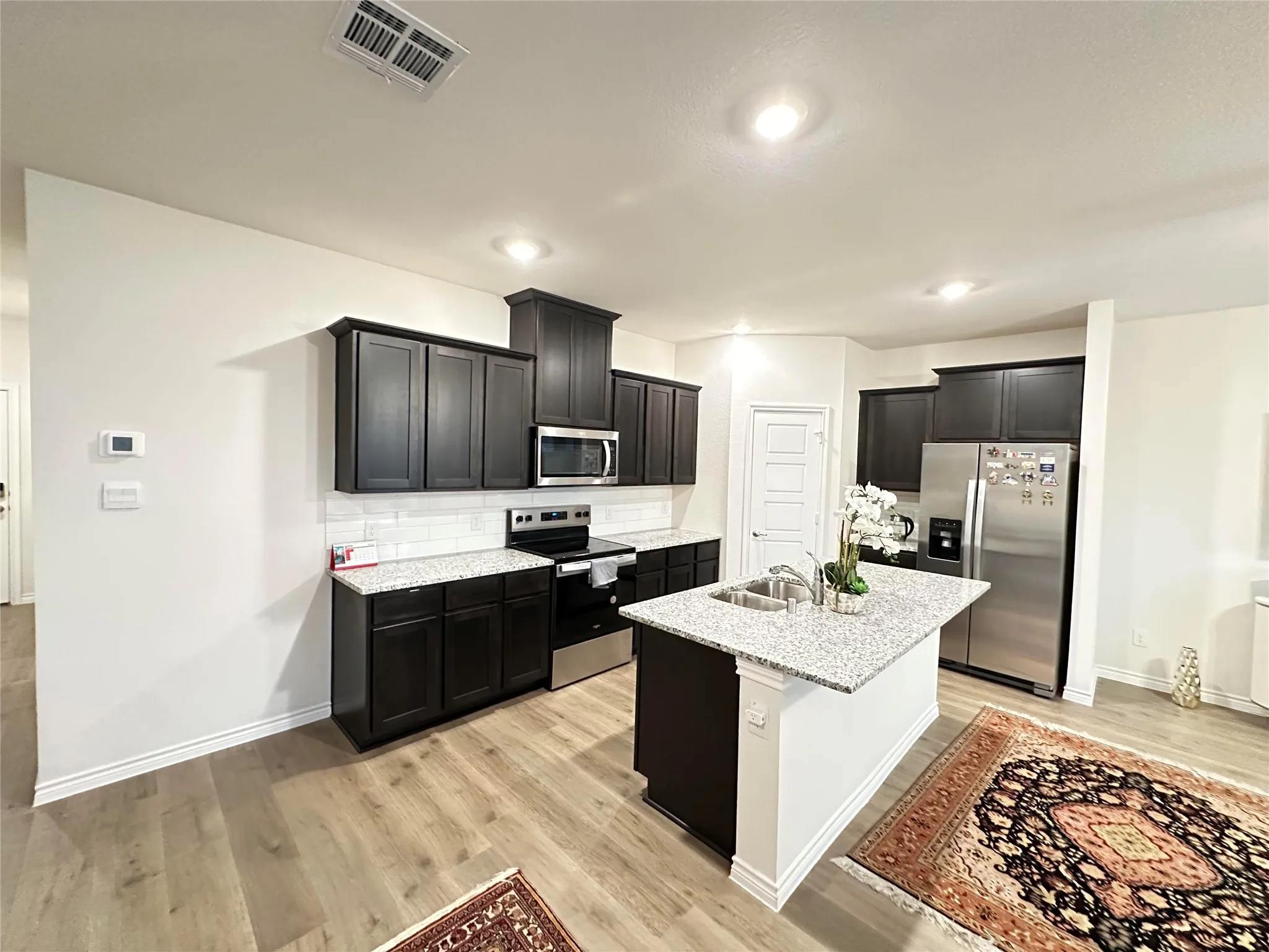 Townhouse For Rent in Collin County , 809 Lone Rock Drive, Anna, Texas 75409, 3 Bedroom, 3 Bathroom, 2 Garage spaces, 1,685 Sqft, built in 2024, mls#21328677, Real Estate Agent in Anna, Homes For Rent in Collin county, Homes For Rent in Anna, Realtor in Anna Texas, Real Estate Brokerage Independent Realty Texas, Luminita Cordes Realtor