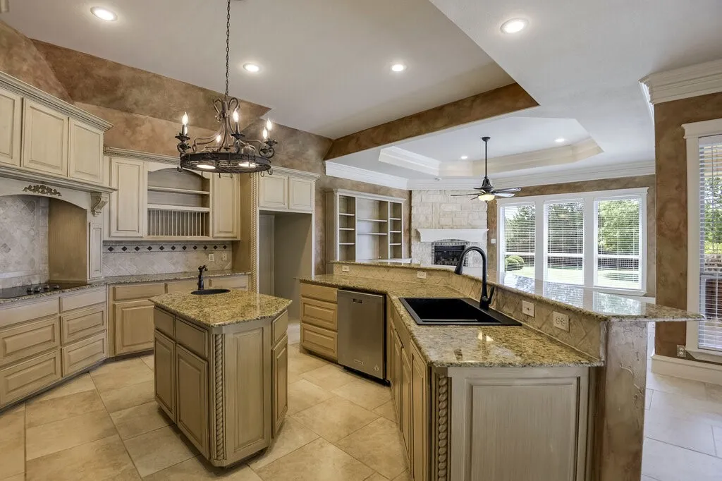Single Family Residence For Sale in Ellis County , 1320 N Creek Circle, Waxahachie, Texas 75165, 4 Bedroom, 4 Bathroom, 2 Garage spaces, 3,840 Sqft, built in 2006, mls#21328681, Real Estate Agent in Waxahachie, Homes For Sale in Ellis county, Homes For Sale in Waxahachie, Realtor in Waxahachie Texas, Real Estate Brokerage Independent Realty Texas, Luminita Cordes Realtor