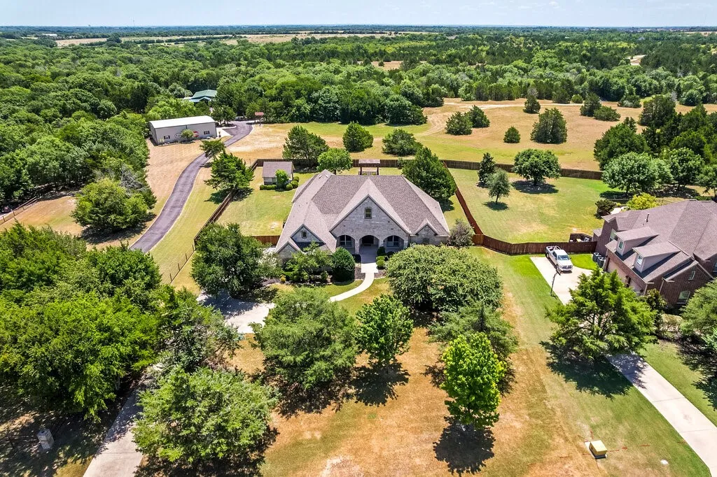 Single Family Residence For Sale in Ellis County , 1320 N Creek Circle, Waxahachie, Texas 75165, 4 Bedroom, 4 Bathroom, 2 Garage spaces, 3,840 Sqft, built in 2006, mls#21328681, Real Estate Agent in Waxahachie, Homes For Sale in Ellis county, Homes For Sale in Waxahachie, Realtor in Waxahachie Texas, Real Estate Brokerage Independent Realty Texas, Luminita Cordes Realtor