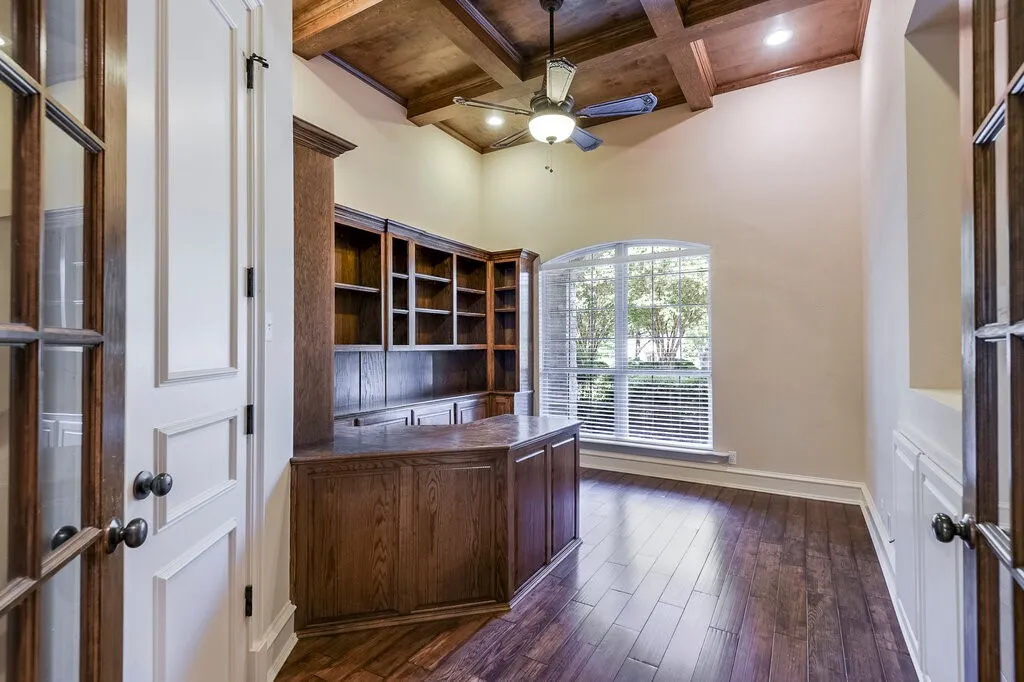 Single Family Residence For Sale in Ellis County , 1320 N Creek Circle, Waxahachie, Texas 75165, 4 Bedroom, 4 Bathroom, 2 Garage spaces, 3,840 Sqft, built in 2006, mls#21328681, Real Estate Agent in Waxahachie, Homes For Sale in Ellis county, Homes For Sale in Waxahachie, Realtor in Waxahachie Texas, Real Estate Brokerage Independent Realty Texas, Luminita Cordes Realtor