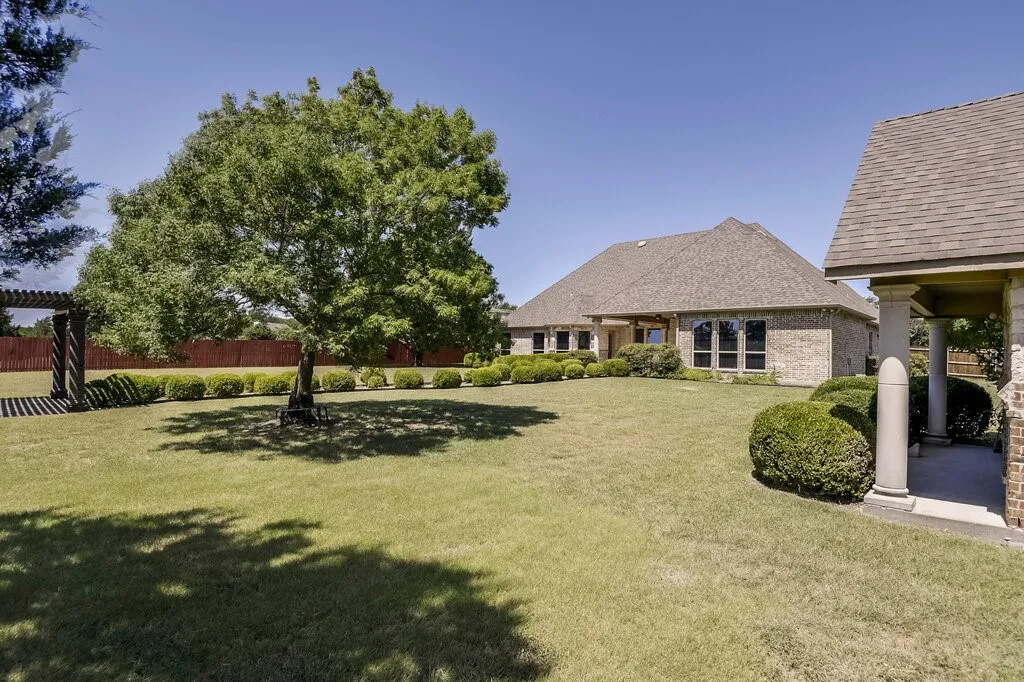 Single Family Residence For Sale in Ellis County , 1320 N Creek Circle, Waxahachie, Texas 75165, 4 Bedroom, 4 Bathroom, 2 Garage spaces, 3,840 Sqft, built in 2006, mls#21328681, Real Estate Agent in Waxahachie, Homes For Sale in Ellis county, Homes For Sale in Waxahachie, Realtor in Waxahachie Texas, Real Estate Brokerage Independent Realty Texas, Luminita Cordes Realtor