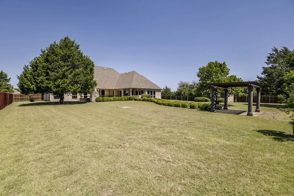 Single Family Residence For Sale in Ellis County , 1320 N Creek Circle, Waxahachie, Texas 75165, 4 Bedroom, 4 Bathroom, 2 Garage spaces, 3,840 Sqft, built in 2006, mls#21328681, Real Estate Agent in Waxahachie, Homes For Sale in Ellis county, Homes For Sale in Waxahachie, Realtor in Waxahachie Texas, Real Estate Brokerage Independent Realty Texas, Luminita Cordes Realtor