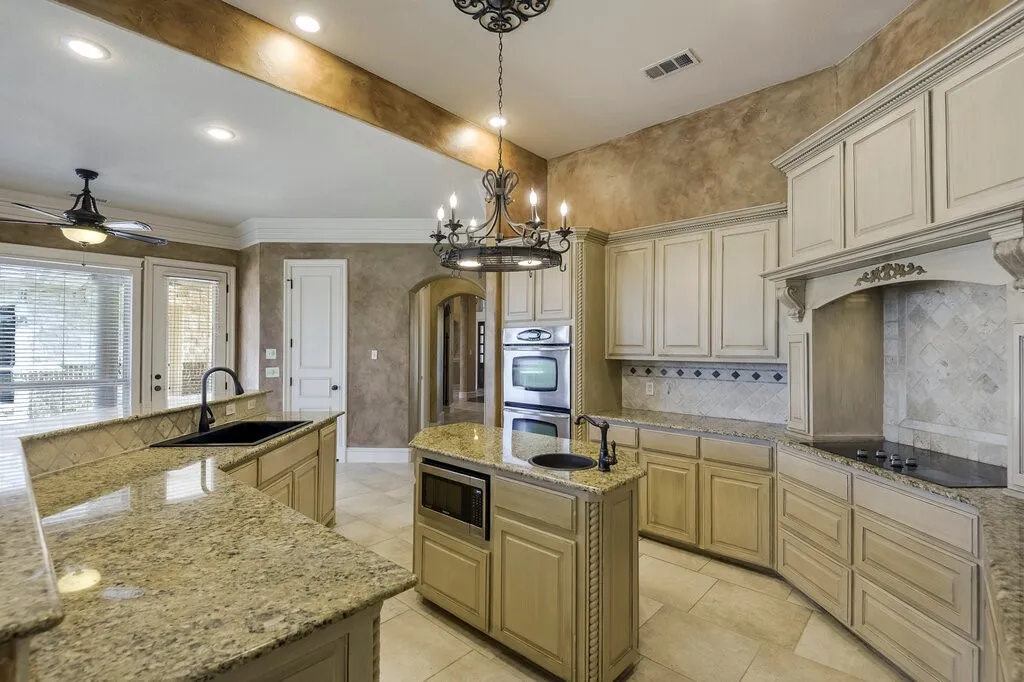 Single Family Residence For Sale in Ellis County , 1320 N Creek Circle, Waxahachie, Texas 75165, 4 Bedroom, 4 Bathroom, 2 Garage spaces, 3,840 Sqft, built in 2006, mls#21328681, Real Estate Agent in Waxahachie, Homes For Sale in Ellis county, Homes For Sale in Waxahachie, Realtor in Waxahachie Texas, Real Estate Brokerage Independent Realty Texas, Luminita Cordes Realtor