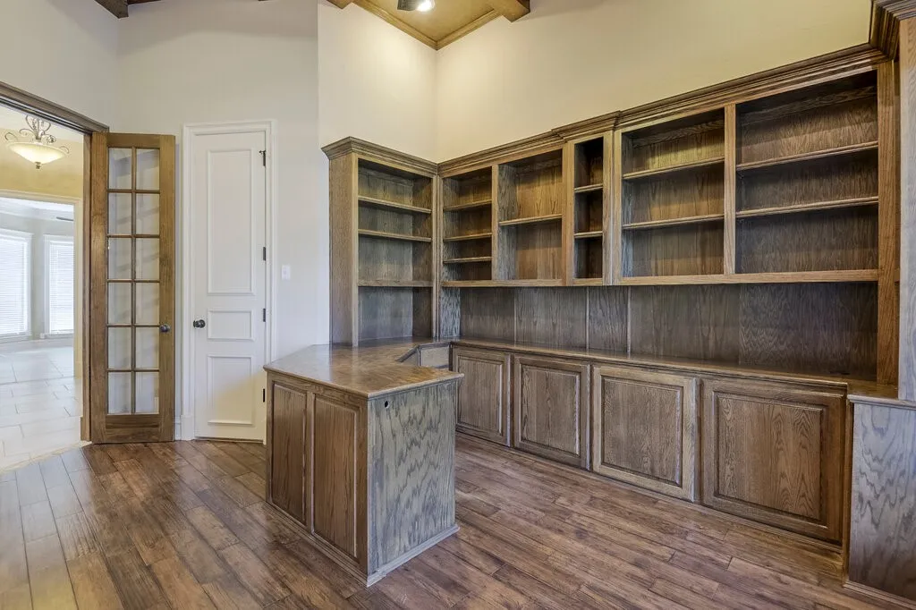Single Family Residence For Sale in Ellis County , 1320 N Creek Circle, Waxahachie, Texas 75165, 4 Bedroom, 4 Bathroom, 2 Garage spaces, 3,840 Sqft, built in 2006, mls#21328681, Real Estate Agent in Waxahachie, Homes For Sale in Ellis county, Homes For Sale in Waxahachie, Realtor in Waxahachie Texas, Real Estate Brokerage Independent Realty Texas, Luminita Cordes Realtor