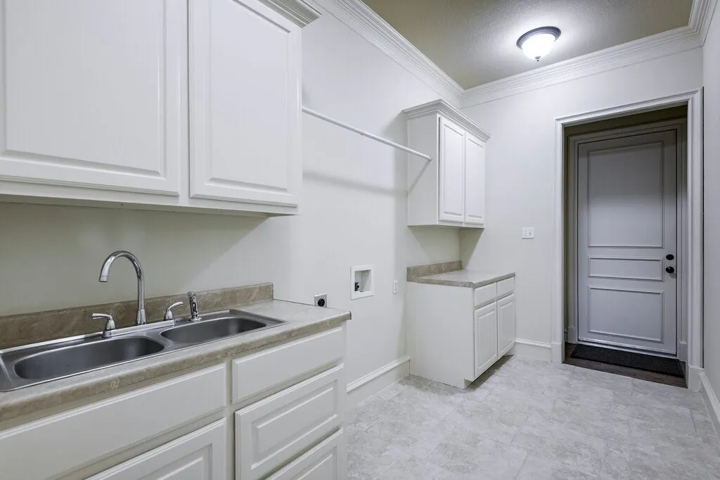 Single Family Residence For Sale in Ellis County , 1320 N Creek Circle, Waxahachie, Texas 75165, 4 Bedroom, 4 Bathroom, 2 Garage spaces, 3,840 Sqft, built in 2006, mls#21328681, Real Estate Agent in Waxahachie, Homes For Sale in Ellis county, Homes For Sale in Waxahachie, Realtor in Waxahachie Texas, Real Estate Brokerage Independent Realty Texas, Luminita Cordes Realtor