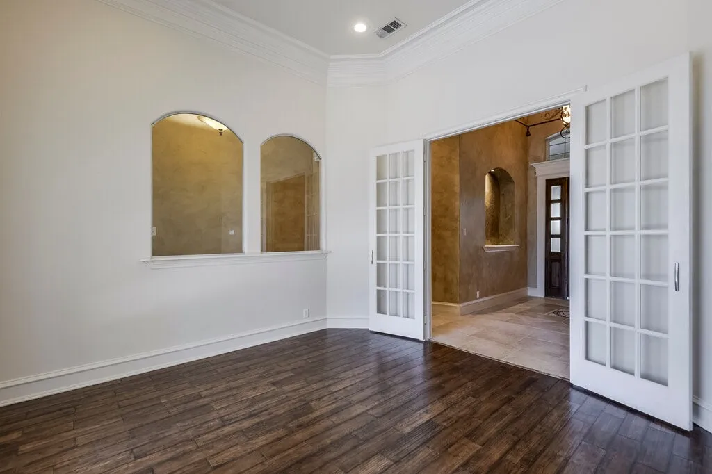 Single Family Residence For Sale in Ellis County , 1320 N Creek Circle, Waxahachie, Texas 75165, 4 Bedroom, 4 Bathroom, 2 Garage spaces, 3,840 Sqft, built in 2006, mls#21328681, Real Estate Agent in Waxahachie, Homes For Sale in Ellis county, Homes For Sale in Waxahachie, Realtor in Waxahachie Texas, Real Estate Brokerage Independent Realty Texas, Luminita Cordes Realtor
