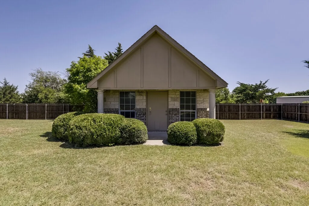 Single Family Residence For Sale in Ellis County , 1320 N Creek Circle, Waxahachie, Texas 75165, 4 Bedroom, 4 Bathroom, 2 Garage spaces, 3,840 Sqft, built in 2006, mls#21328681, Real Estate Agent in Waxahachie, Homes For Sale in Ellis county, Homes For Sale in Waxahachie, Realtor in Waxahachie Texas, Real Estate Brokerage Independent Realty Texas, Luminita Cordes Realtor