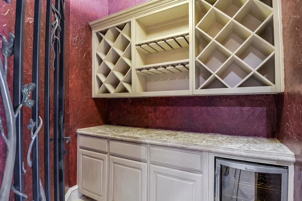 Single Family Residence For Sale in Ellis County , 1320 N Creek Circle, Waxahachie, Texas 75165, 4 Bedroom, 4 Bathroom, 2 Garage spaces, 3,840 Sqft, built in 2006, mls#21328681, Real Estate Agent in Waxahachie, Homes For Sale in Ellis county, Homes For Sale in Waxahachie, Realtor in Waxahachie Texas, Real Estate Brokerage Independent Realty Texas, Luminita Cordes Realtor