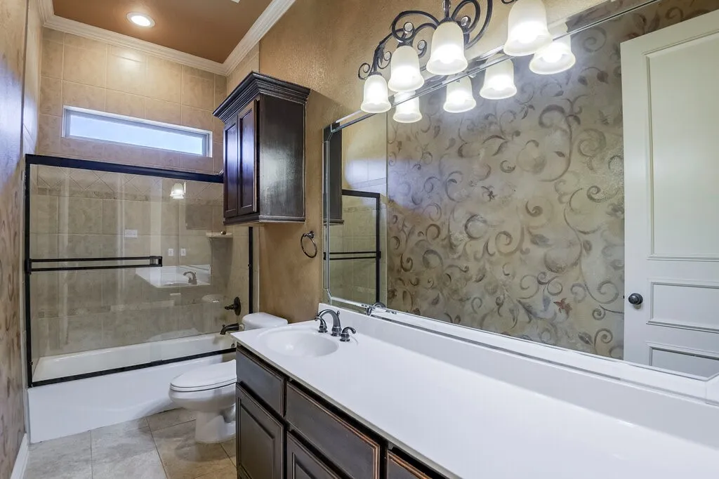Single Family Residence For Sale in Ellis County , 1320 N Creek Circle, Waxahachie, Texas 75165, 4 Bedroom, 4 Bathroom, 2 Garage spaces, 3,840 Sqft, built in 2006, mls#21328681, Real Estate Agent in Waxahachie, Homes For Sale in Ellis county, Homes For Sale in Waxahachie, Realtor in Waxahachie Texas, Real Estate Brokerage Independent Realty Texas, Luminita Cordes Realtor