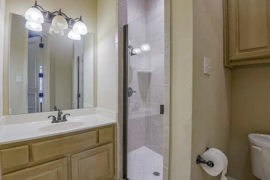 Single Family Residence For Sale in Ellis County , 1320 N Creek Circle, Waxahachie, Texas 75165, 4 Bedroom, 4 Bathroom, 2 Garage spaces, 3,840 Sqft, built in 2006, mls#21328681, Real Estate Agent in Waxahachie, Homes For Sale in Ellis county, Homes For Sale in Waxahachie, Realtor in Waxahachie Texas, Real Estate Brokerage Independent Realty Texas, Luminita Cordes Realtor